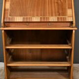 Scriban Showcase in Blond Mahogany, England – 1960
