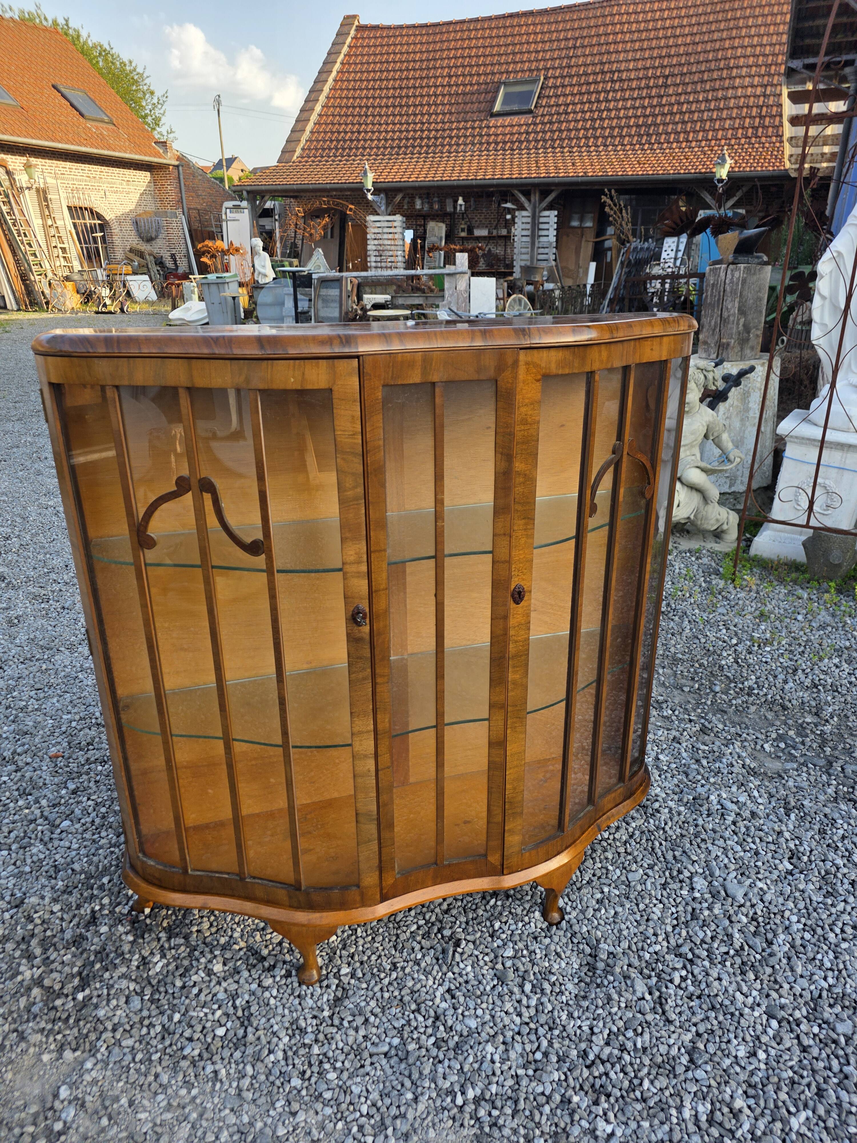 Art Deco display cabinet in walnut from the 1930s.