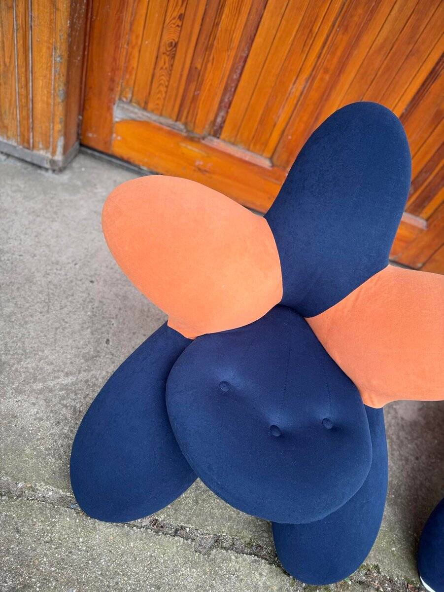 Pair of Lily chairs from the 1990s in blue and coral velvet, postmodern sculptural silhouette.