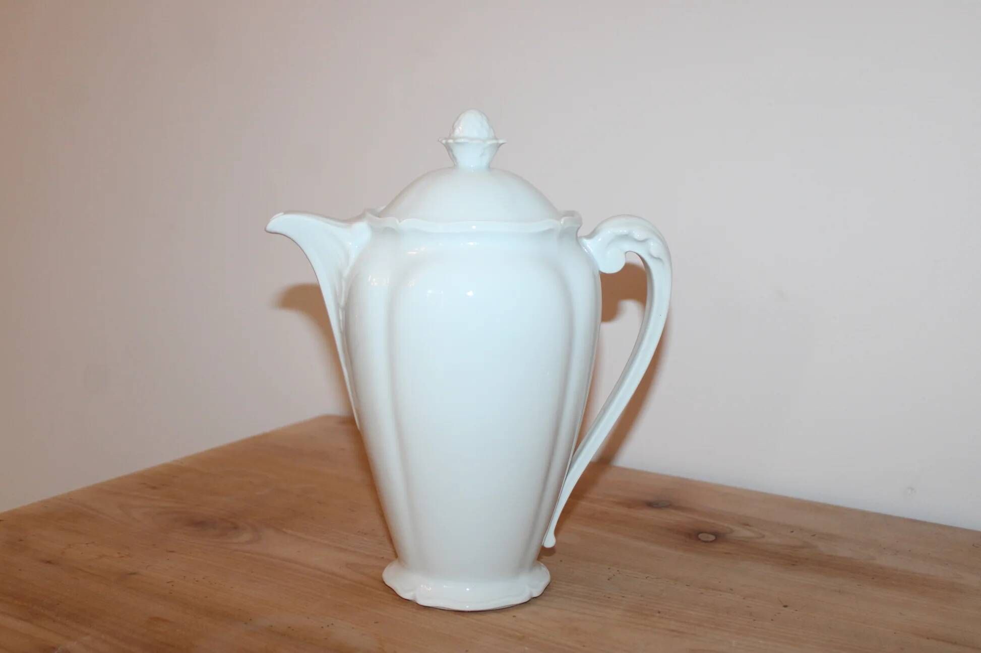 White porcelain coffee pot from Limoges – Former Royal Manufacture