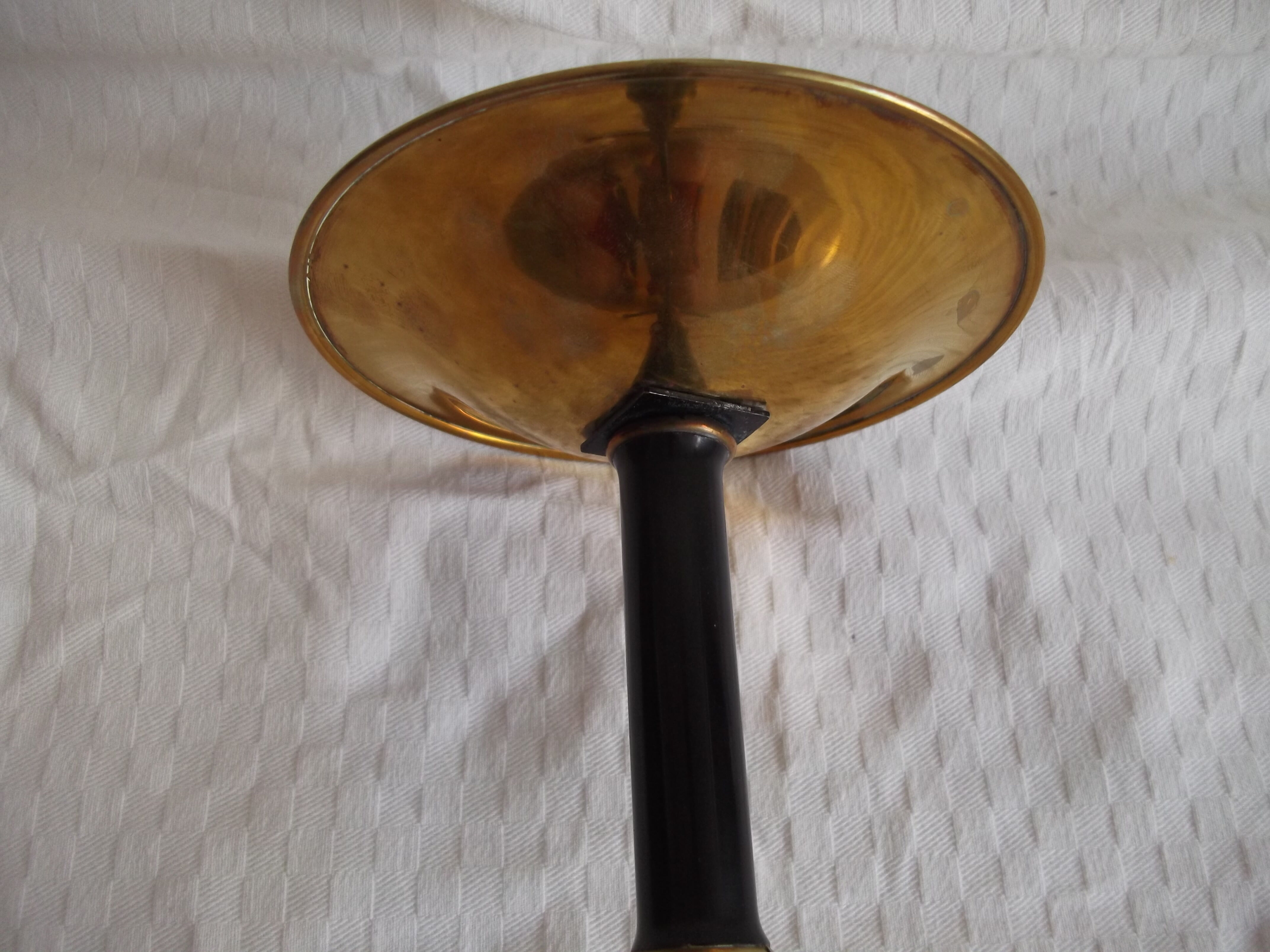Free-standing ashtray