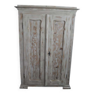 Double cream-painted wardrobe in patinated solid wood, 1920s romantic style.