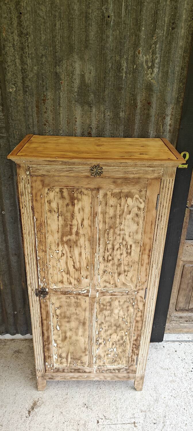 Parisian bonnetière wardrobe