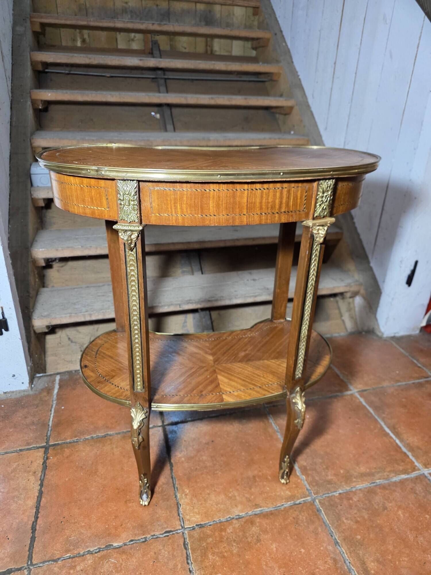Kidney-shaped bedside table in Louis XV style with marquetry.
