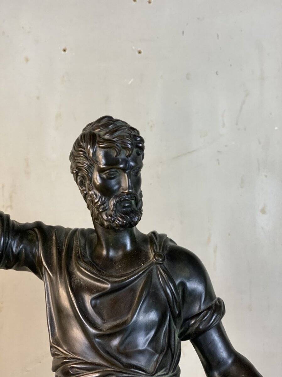 Bonze patine noire, homme barbu debout, dans l’esprit de l’antique, XIXème siècle