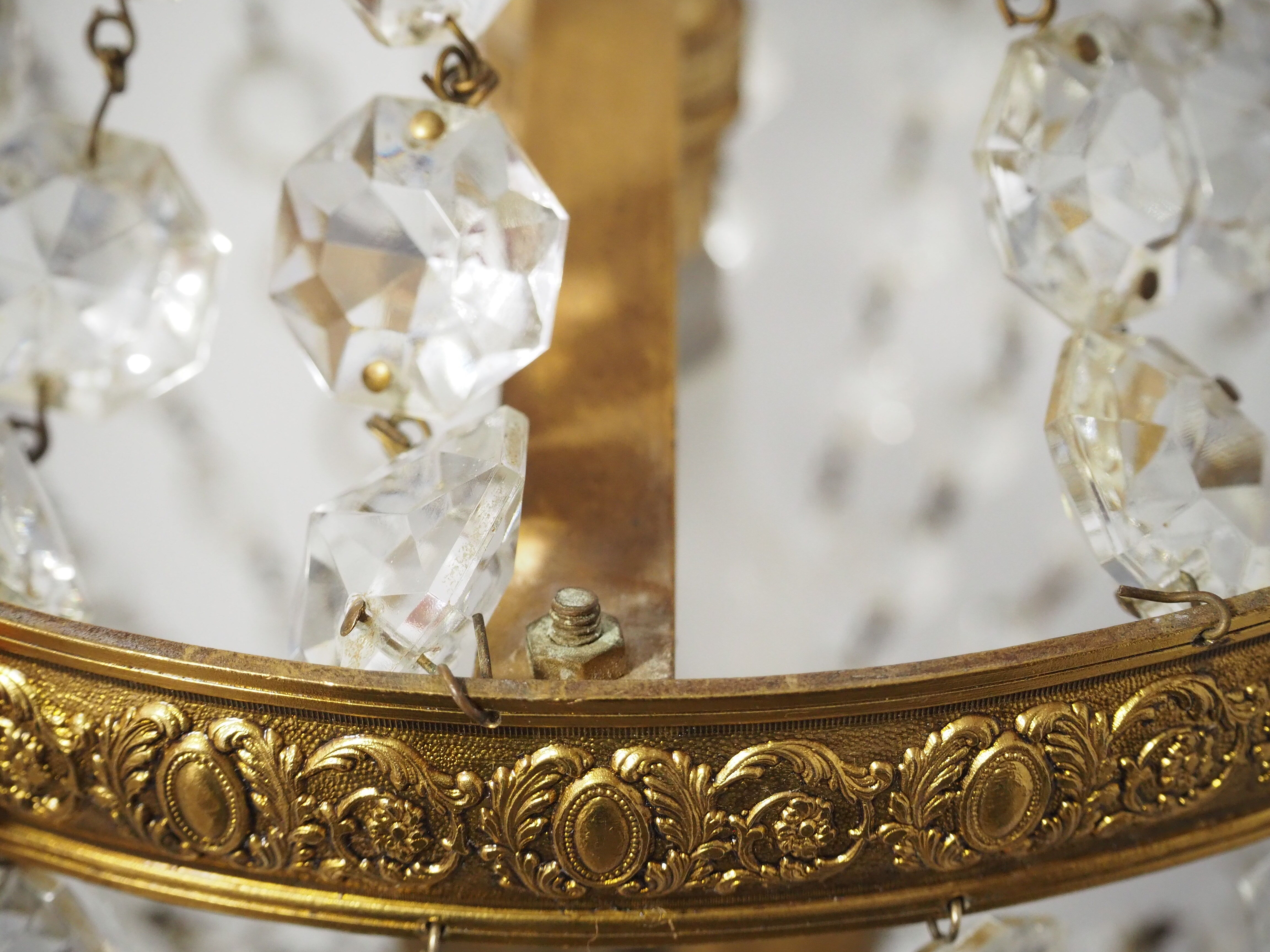 Balloon chandelier with glasses and bronze pampilles