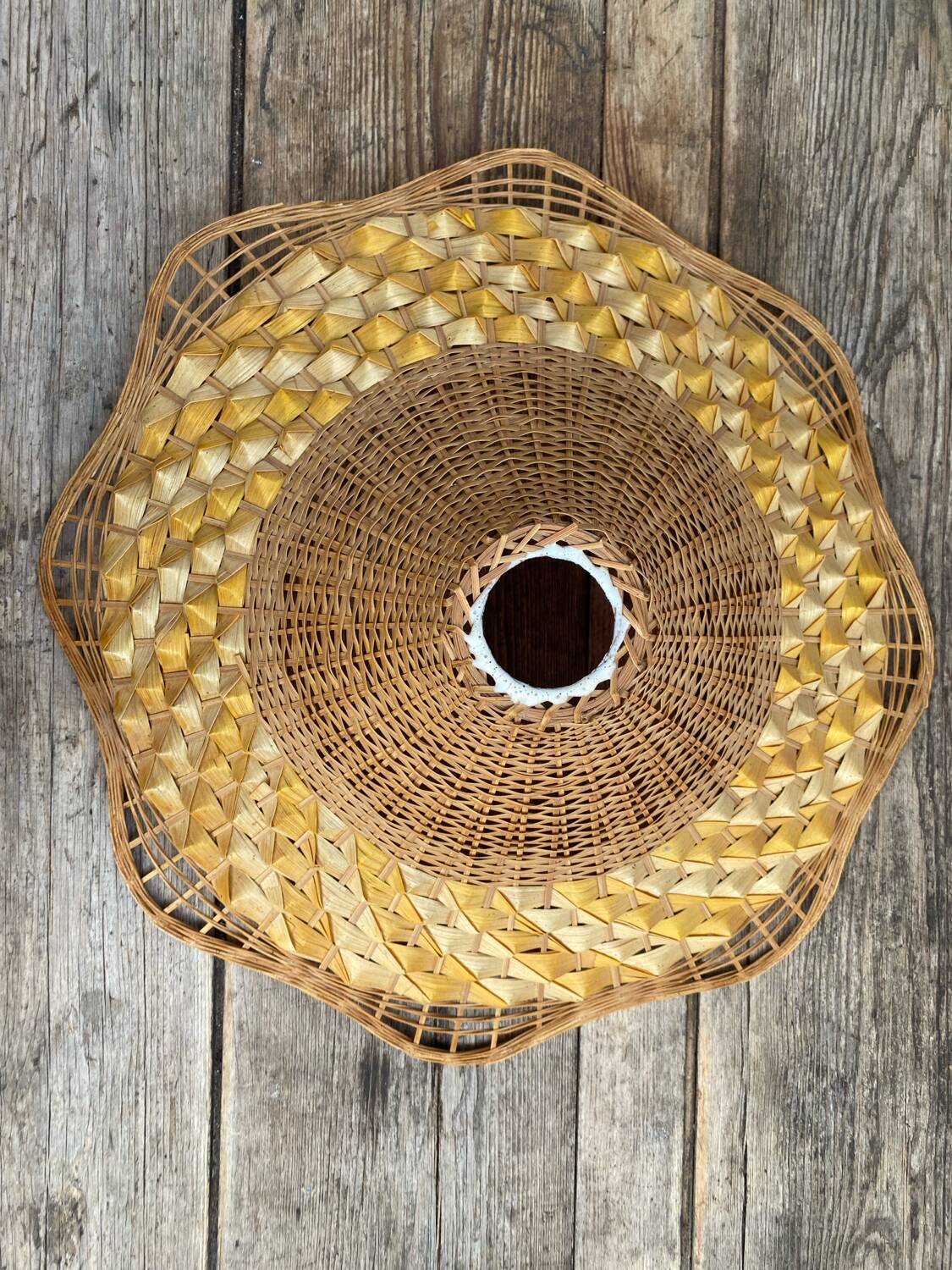 Woven wicker pendant light