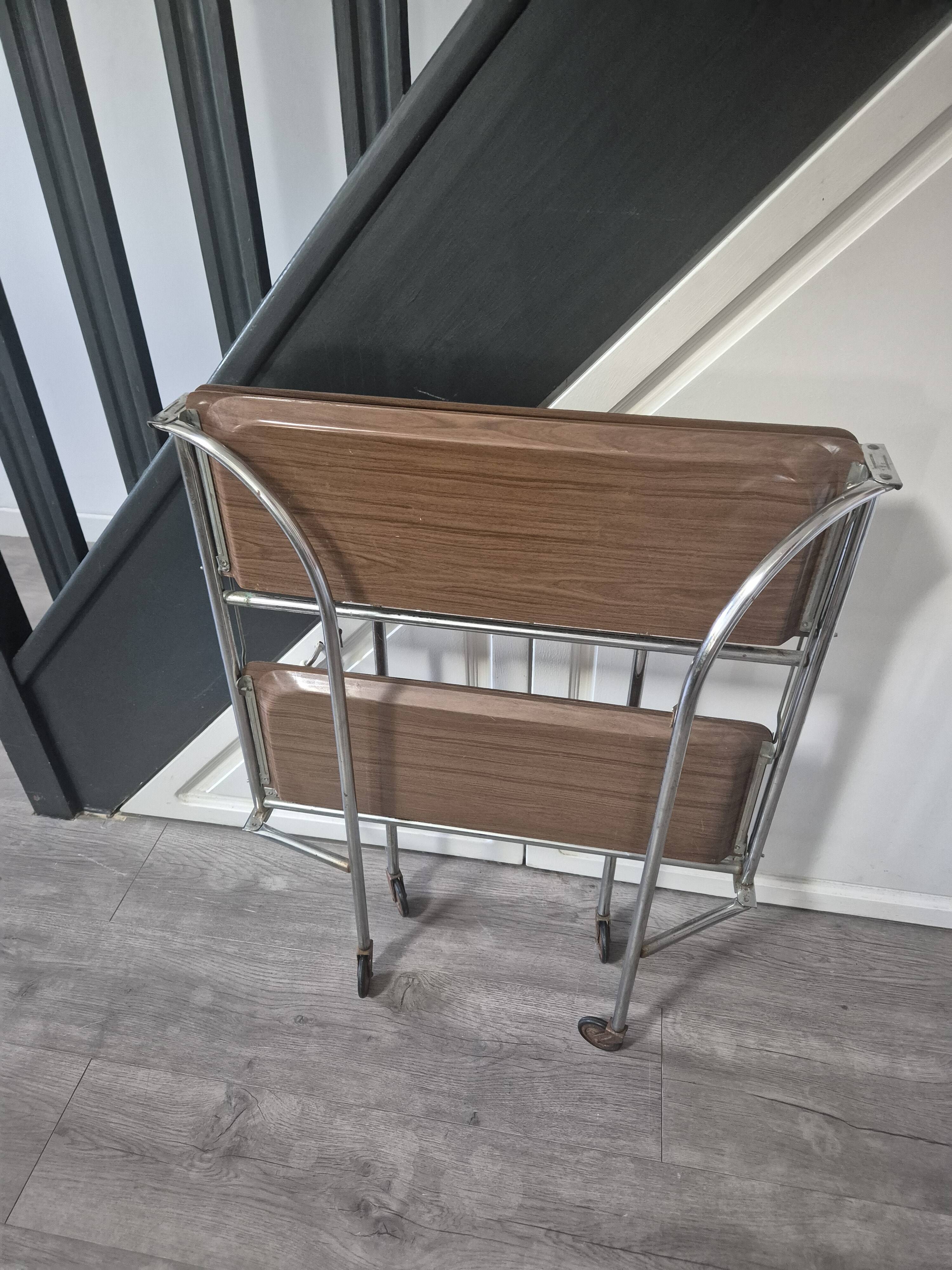 desserte pliante a roulettes avec plateau bois ossature metallique