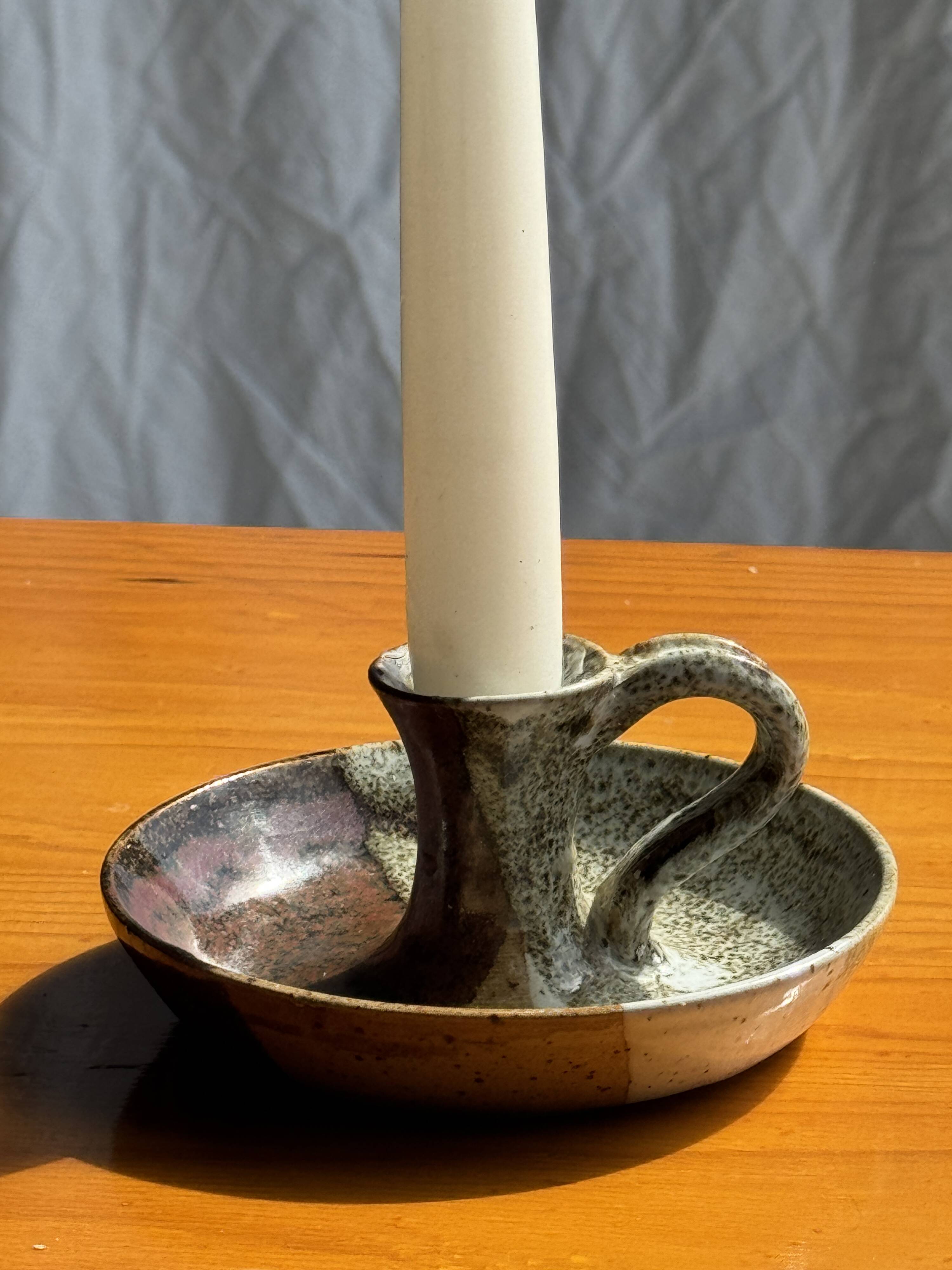 Small hand-held candle holder in two-tone brown and gray stoneware H6.5