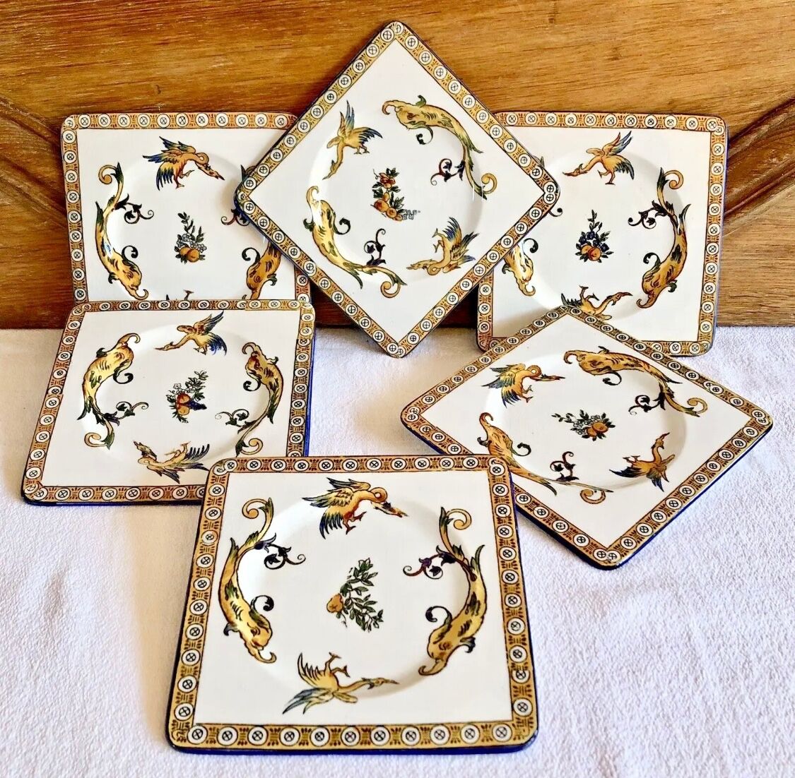 6 assiettes Gien carré à cake décor Renaissance blanche XIX