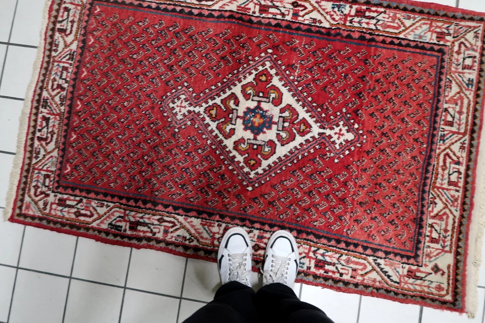 1950s Handmade Indian wool medallion rug, red, 102 × 159 cm - 1C1296