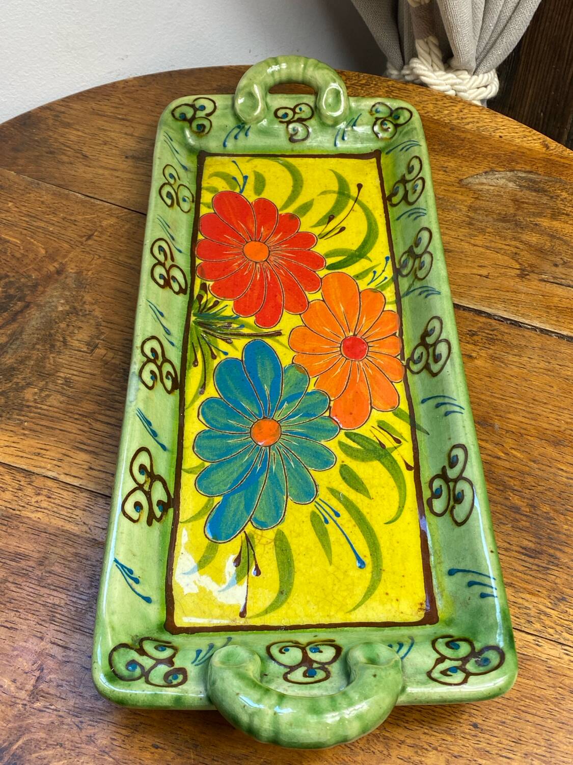 Plat fleuri en céramique