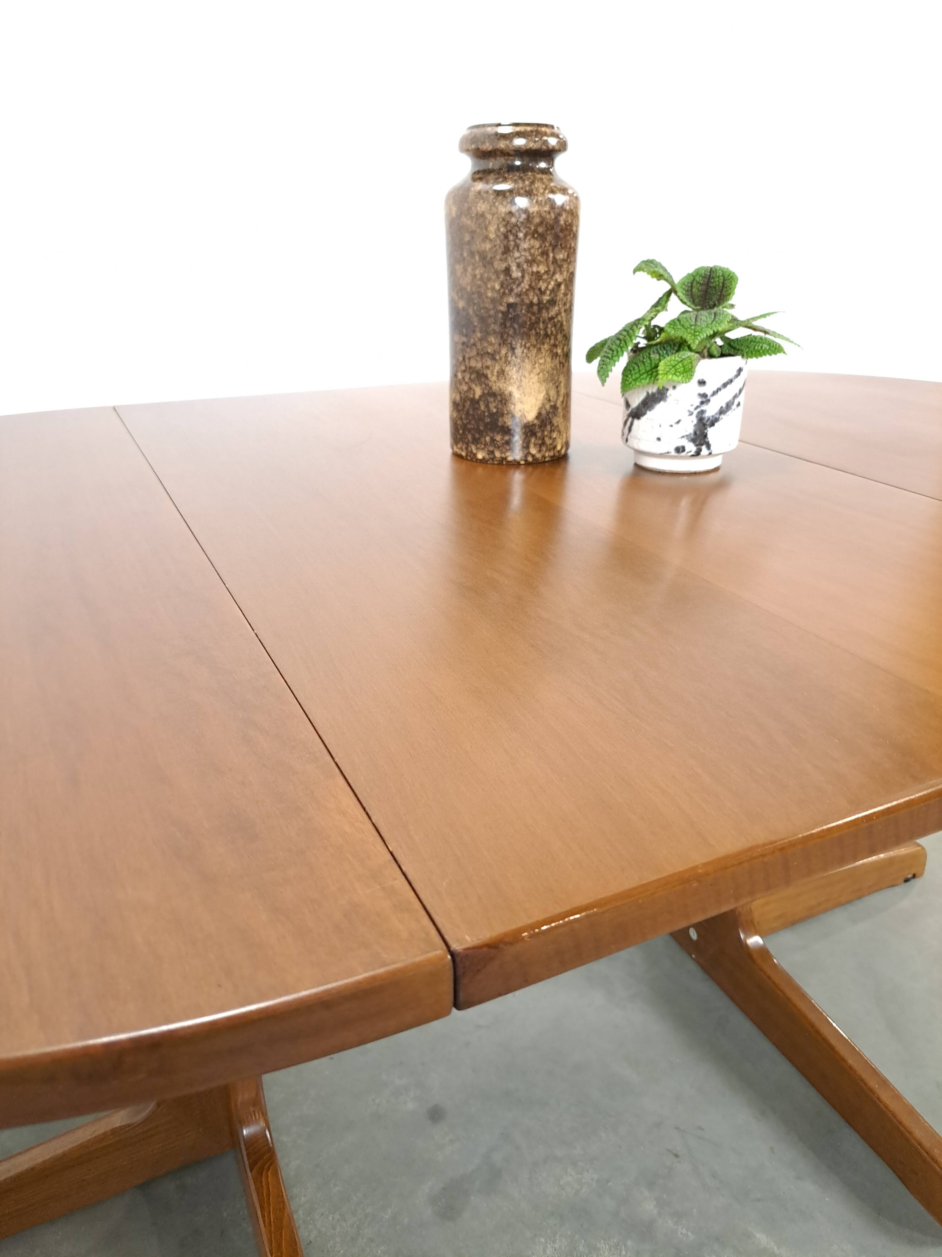 Ronde uitschuifbare eettafel Thonet