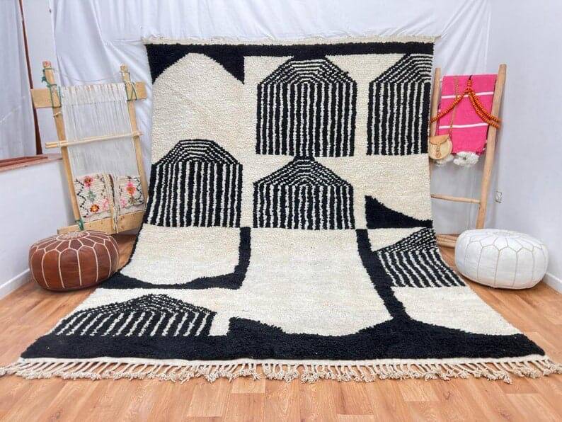 Traditional handmade Beni Ourain Berber rug, size 140 x 260 cm.