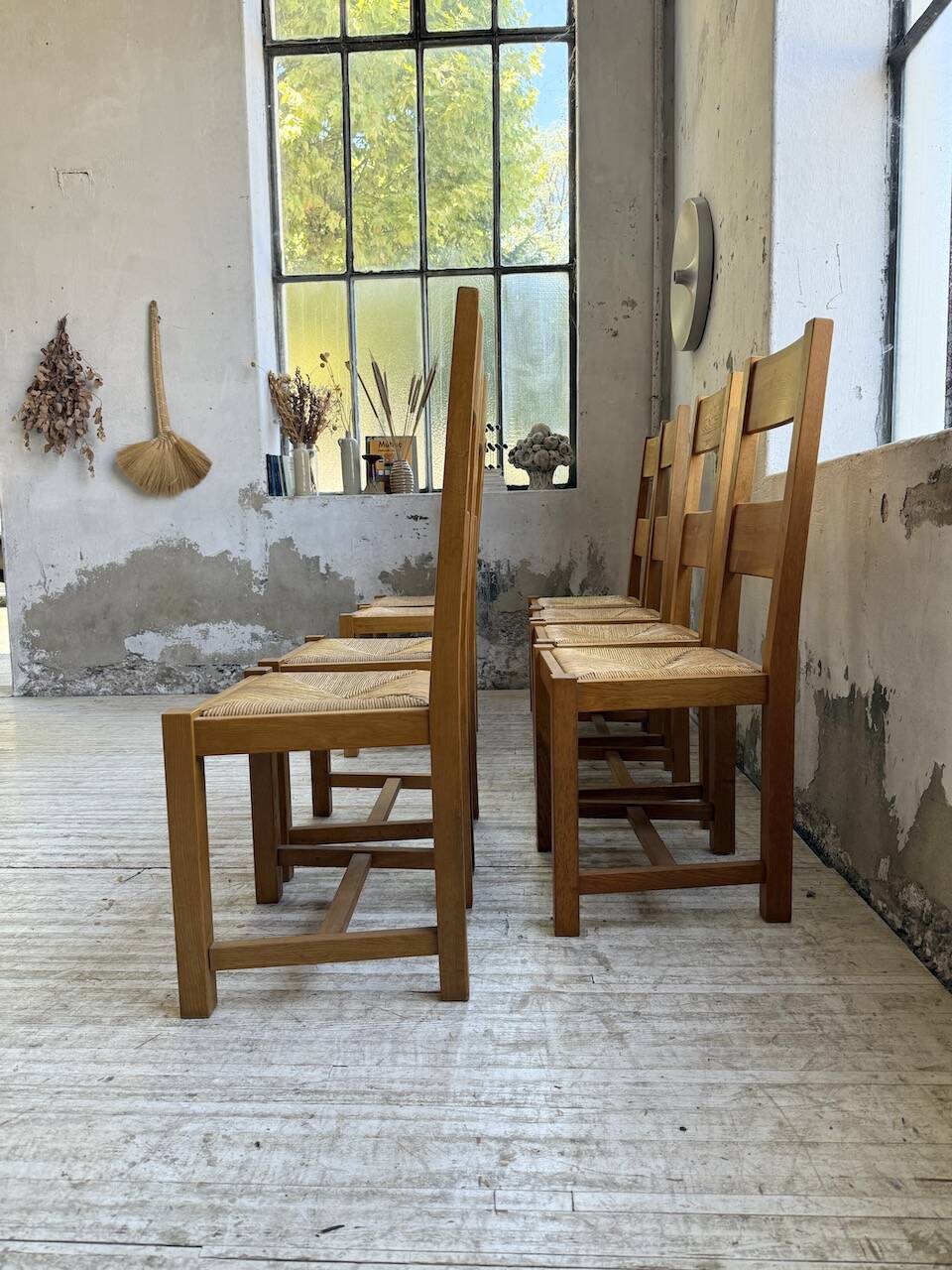 Set of 8 blond oak chairs with straw seats