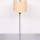 Lampadaire classique en bois de couleur verte des années 1950 France