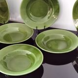 Hollow plates in glazed glazed ceramic green