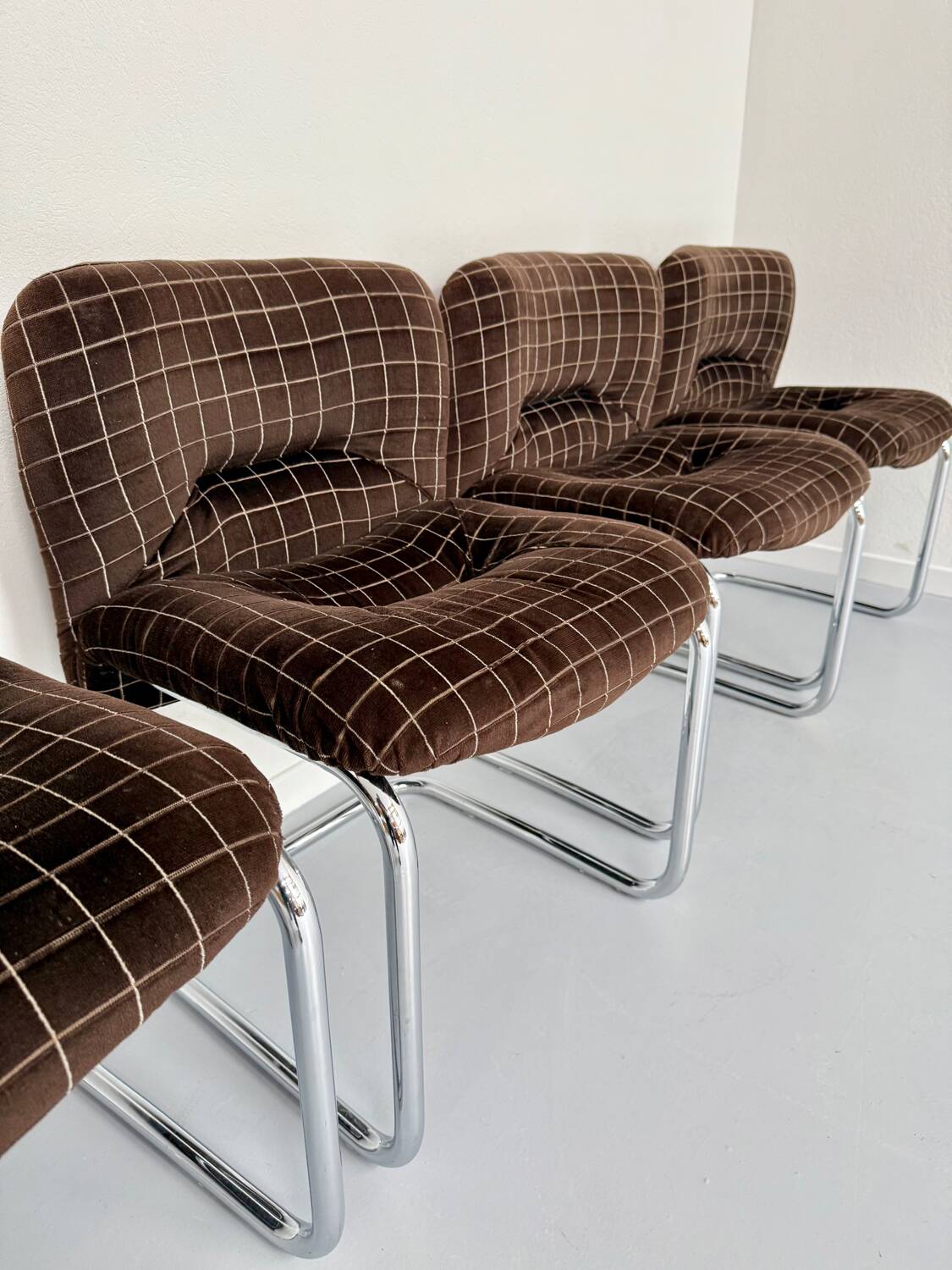 6 old tubular and velvet chairs Italian design from the 70s