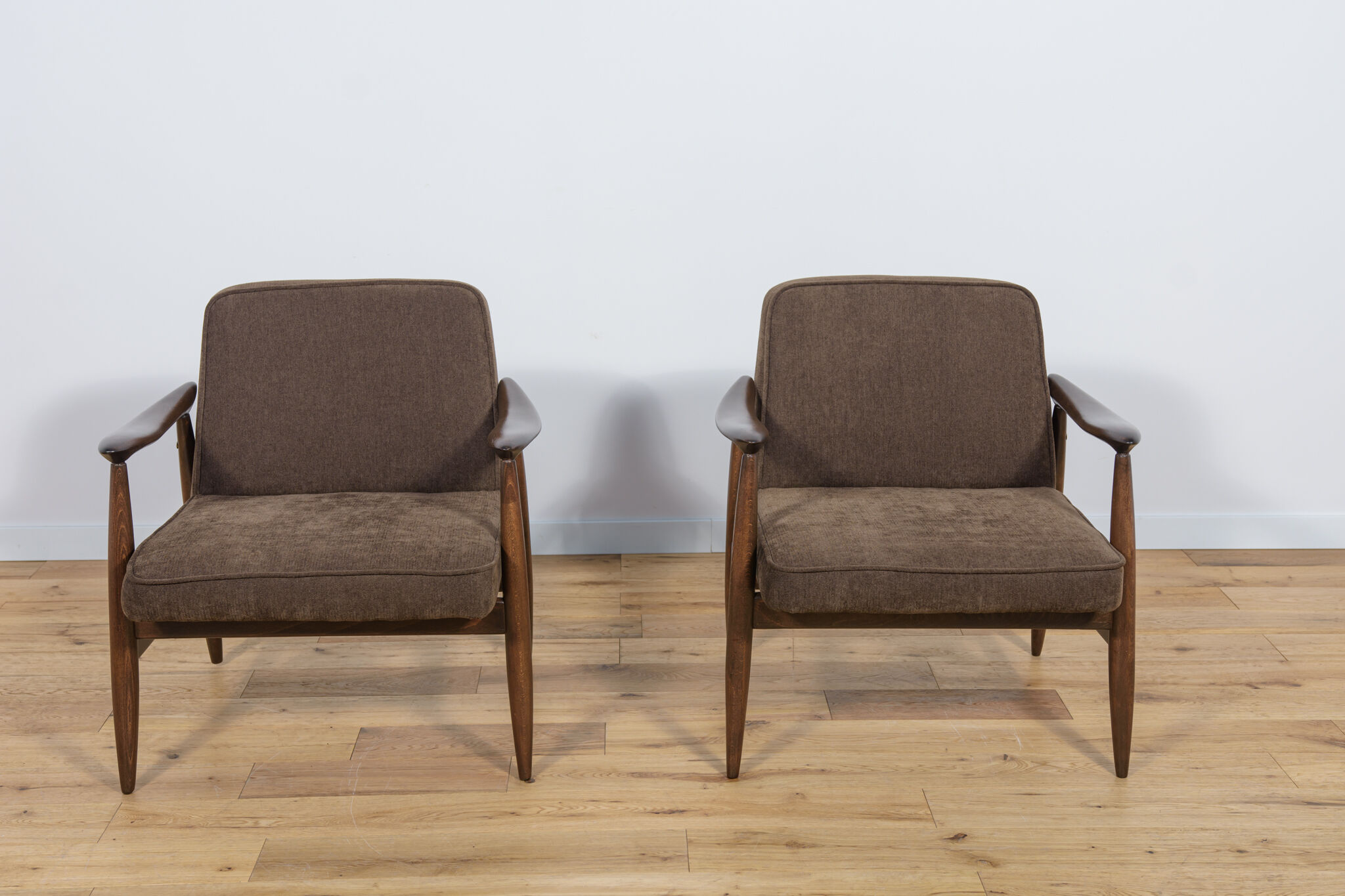 GFM-87 Armchairs by Juliusz Kedziorek for Gościcińskie Furniture, 1960s, Set of 2