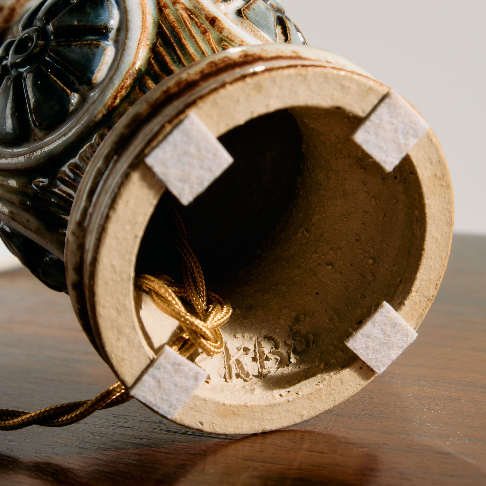 Ceramic table lamp