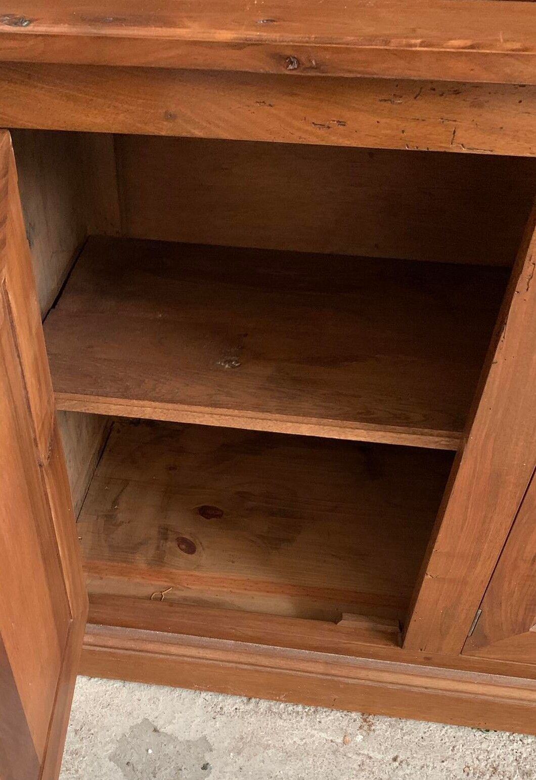 Bibus bookcase of walnut parquet with blonde patina