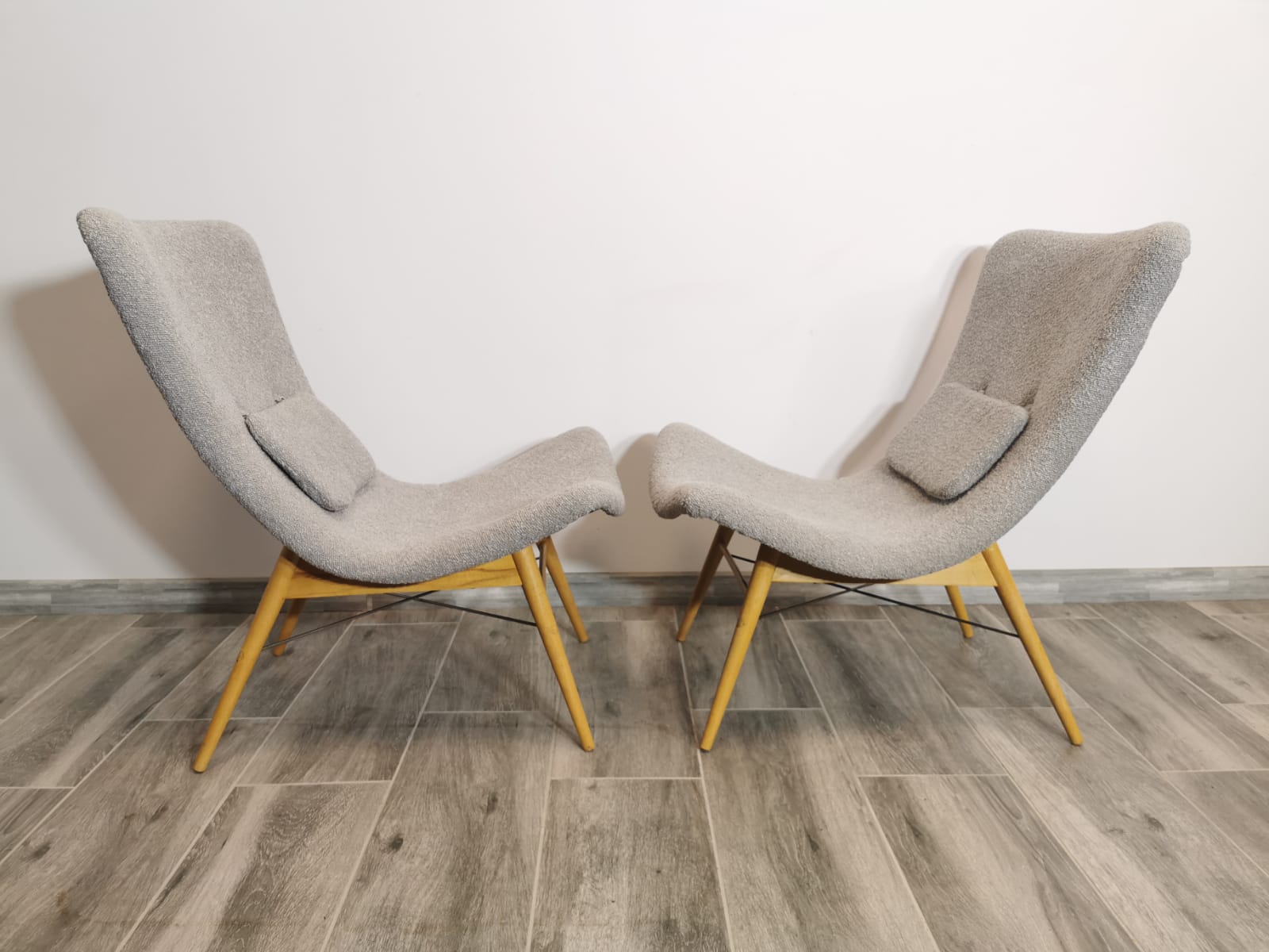 Paire de fauteuils restaurée par Miroslav Navratil