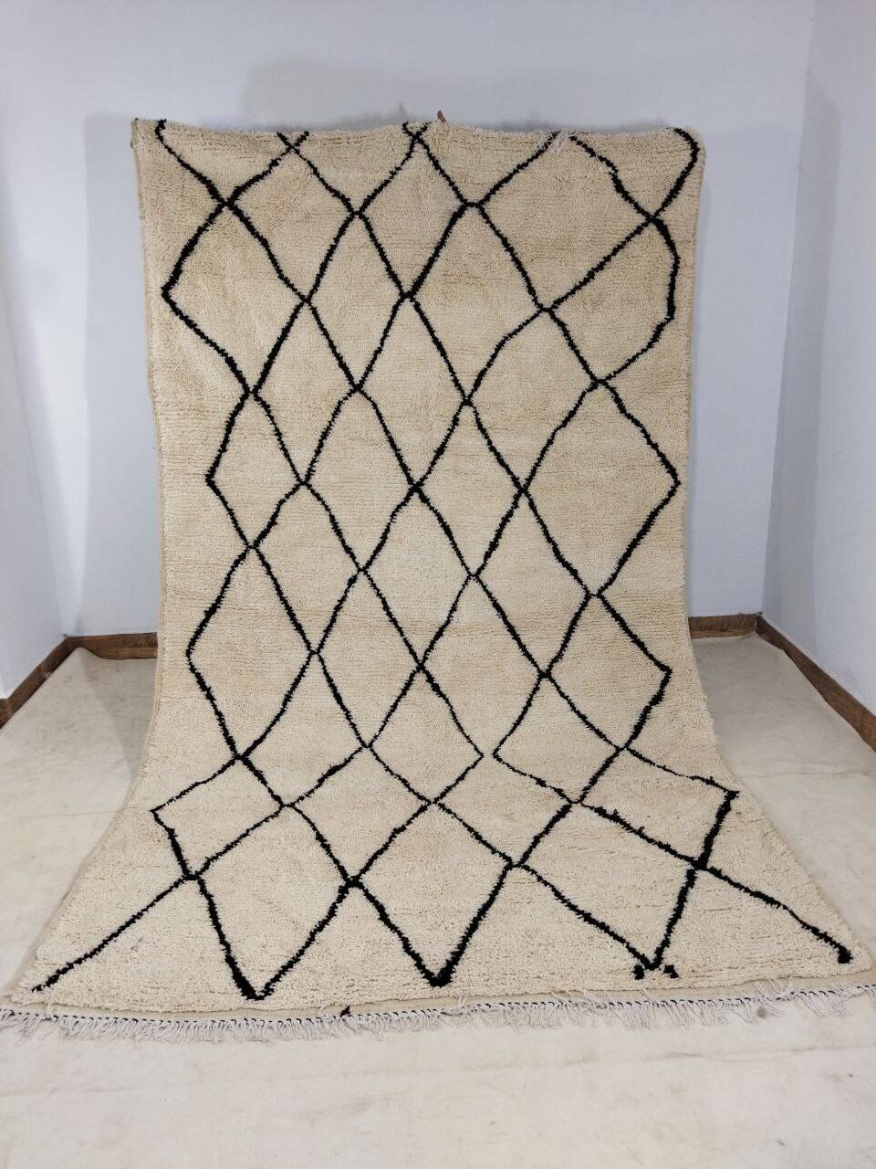 Handmade moroccan berber rug 315 x 187 cm
