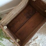 Old wooden box screen-printed Chocolate Menier