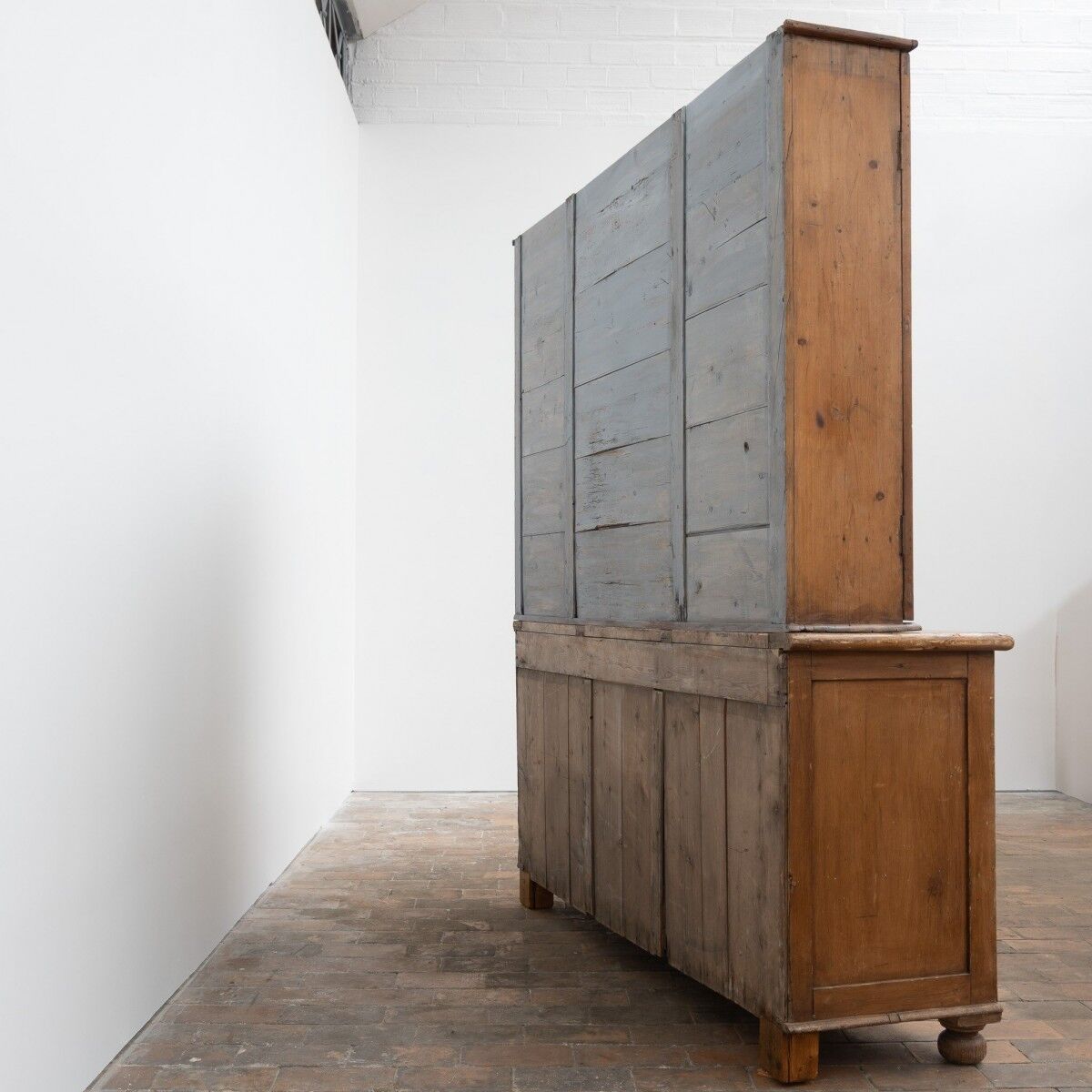 Antique pine dresser – Early 20th century