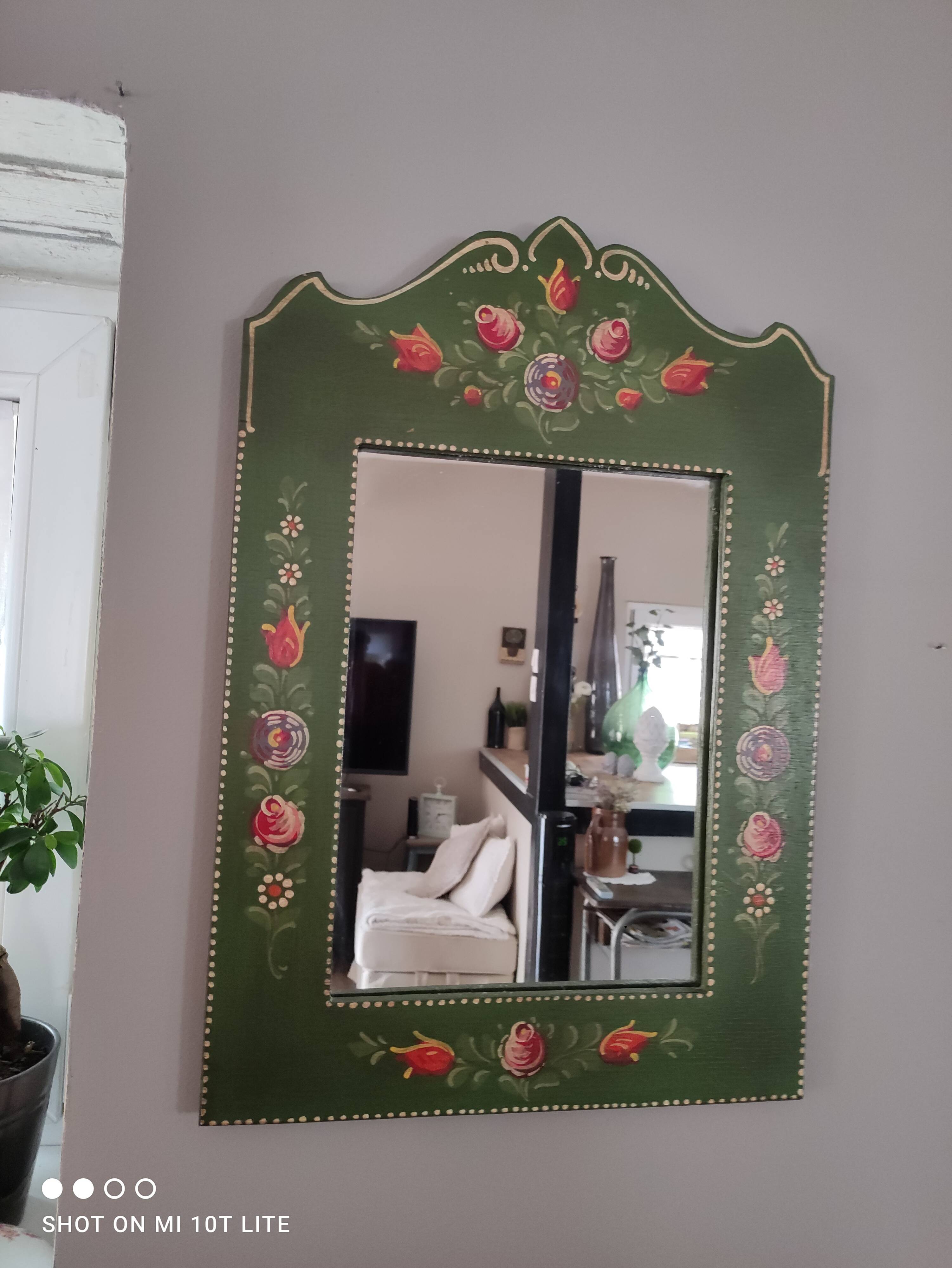Miroir ancien en bois peint à la main polychrome vert forêt et roses rouges orangées