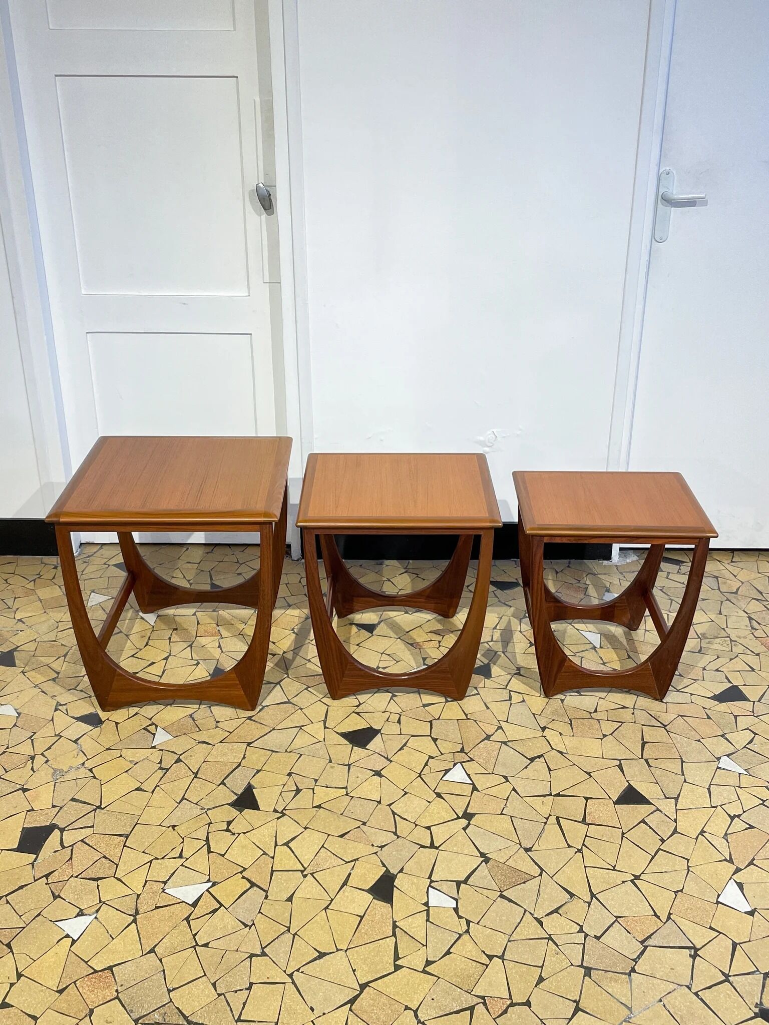 Teak trundle coffee table