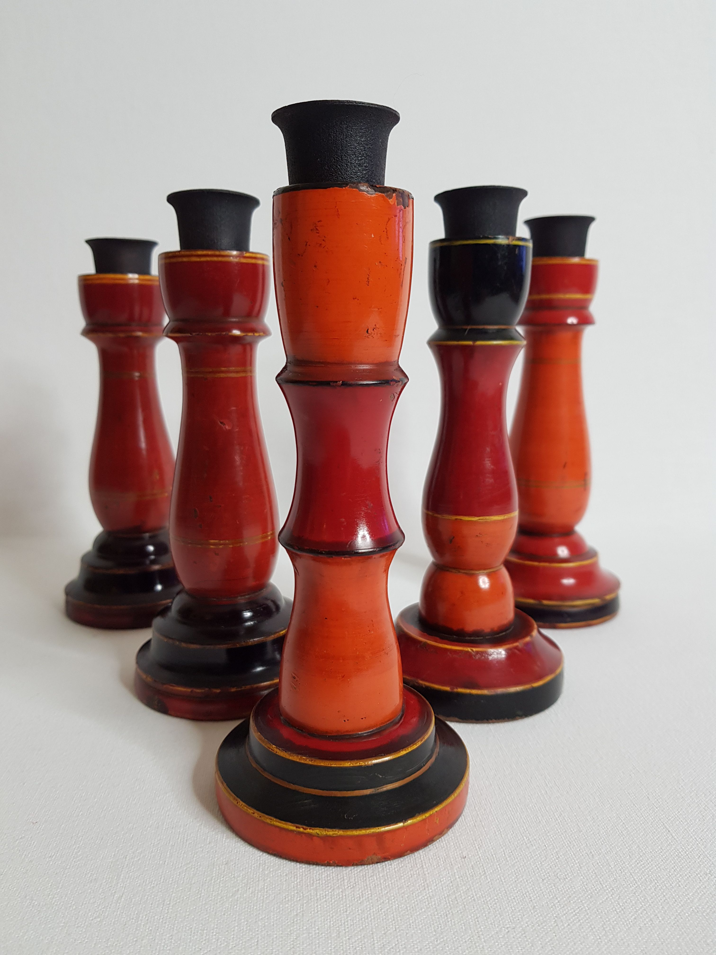 Set of five wooden candlesticks turned in the colors of "Pompeï"
