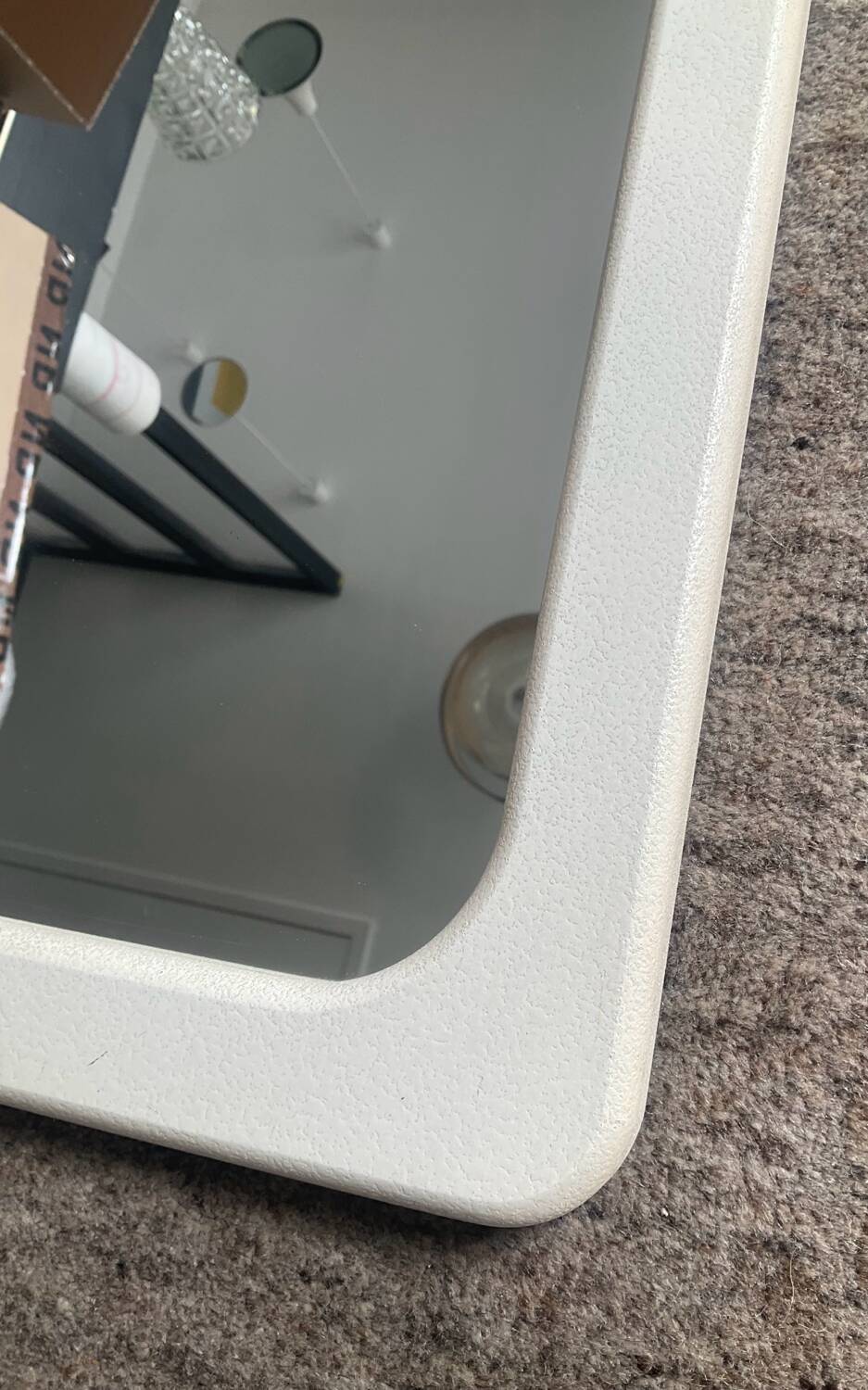Vintage wooden mirror in white from the 70s-80s.