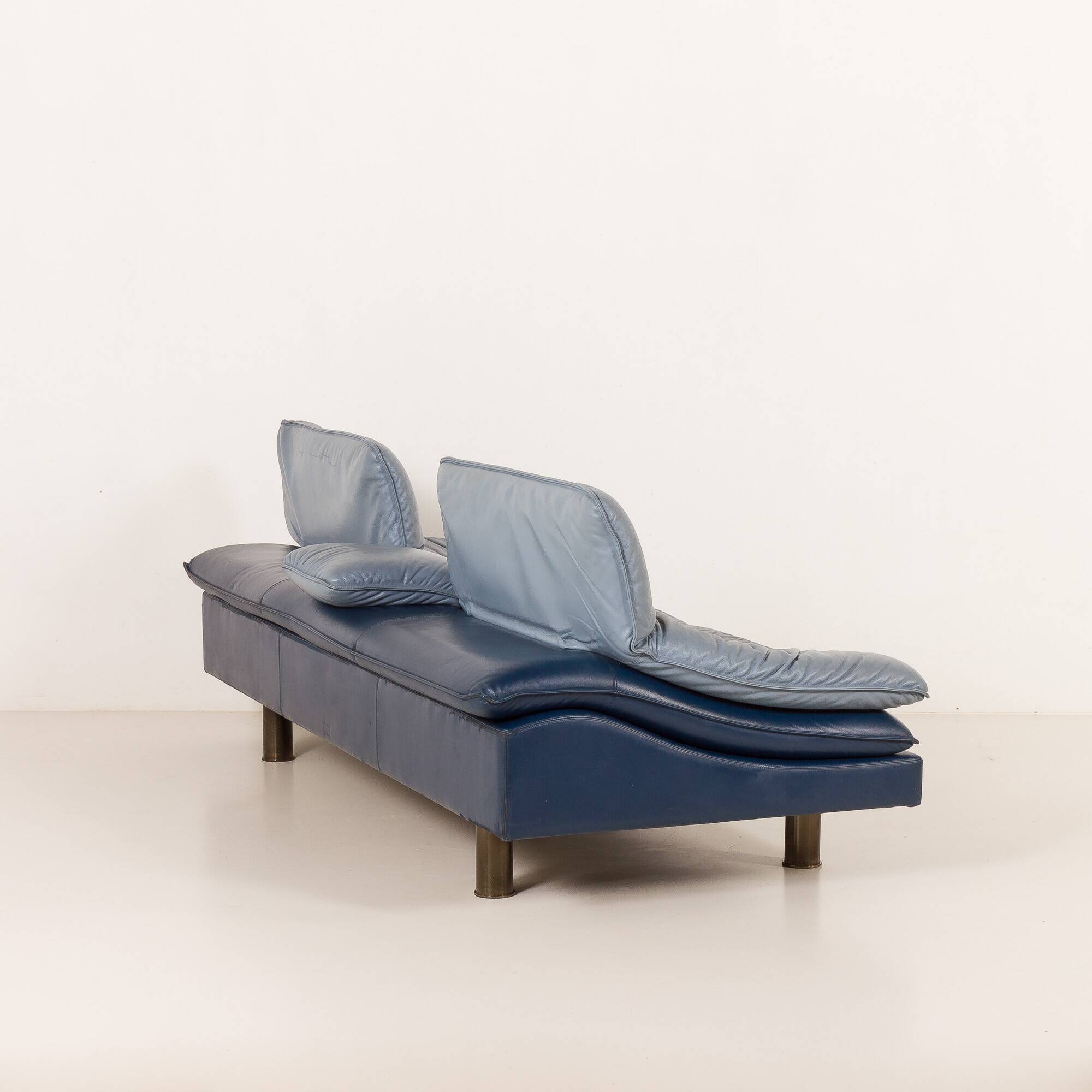 Vintage Poltrona Frau Space Age leather sofa, Italy 1980s