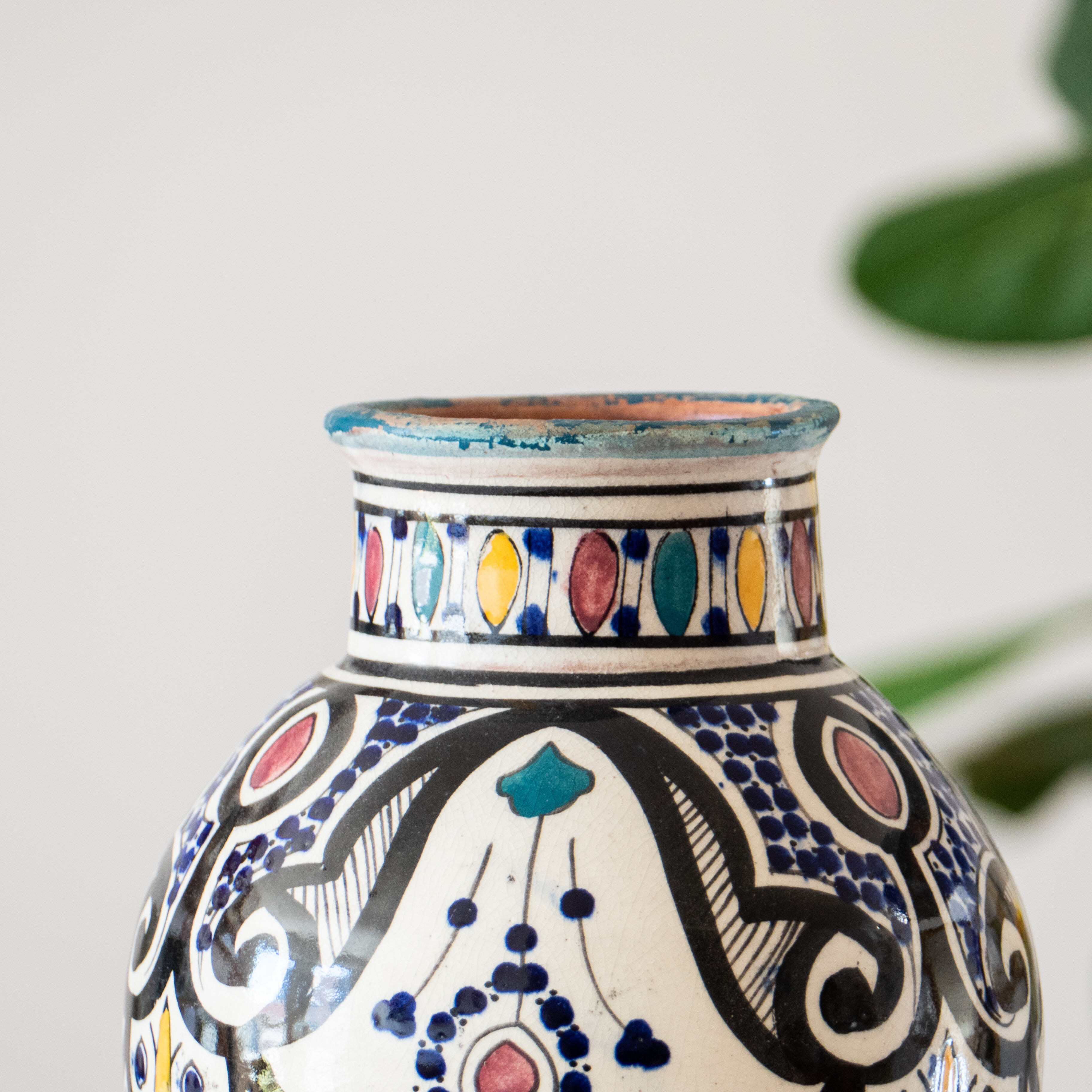 Grand vase de Safi en terre cuite émaillée polychrome