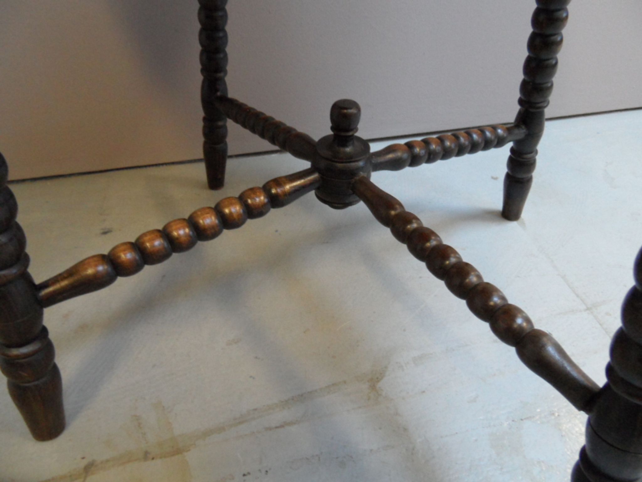 Table d’appoint Bobin en chêne vintage