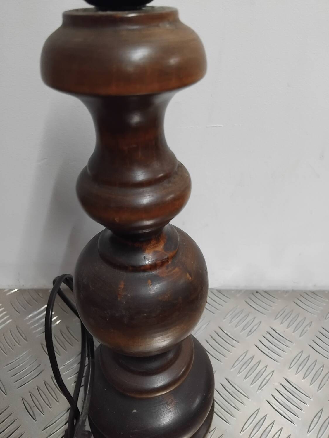 Pied de lampe en bois tourné