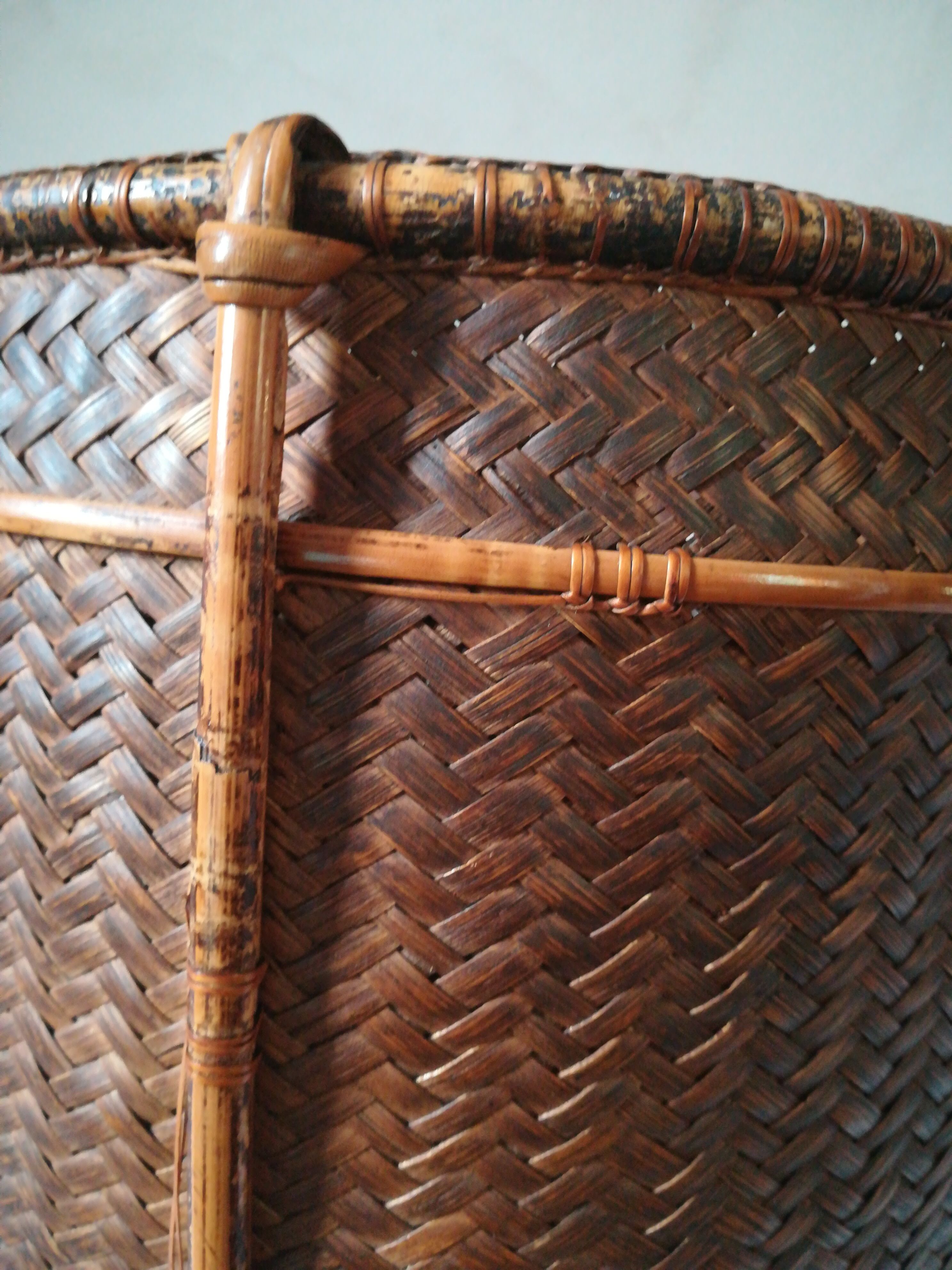 Japanese former basket in bamboo and braided basketry