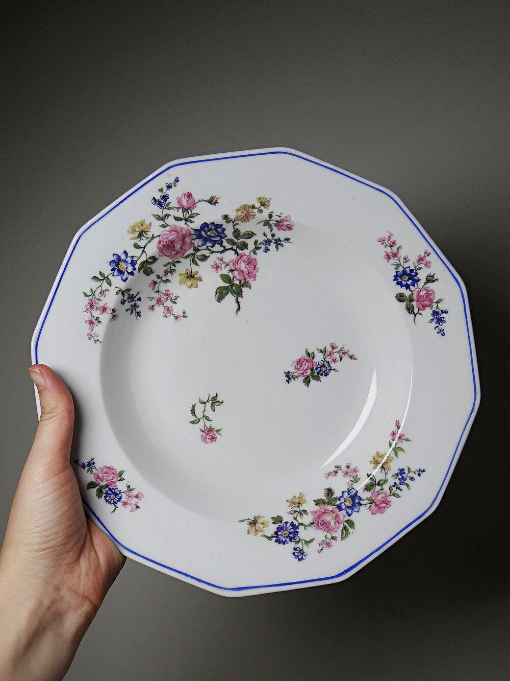 4 deep plates Bernardaud Limoges porcelain with floral decoration from the 1920s to 1950s.