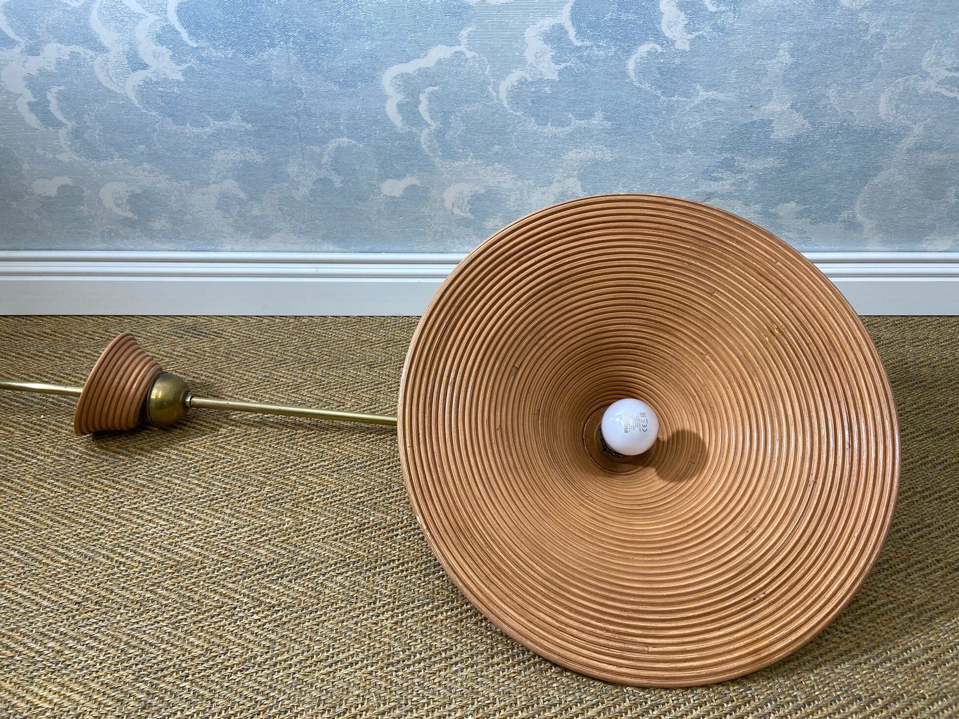 Suspension in reed pencil with extendable brass stem, Italy, mid-century modernism.