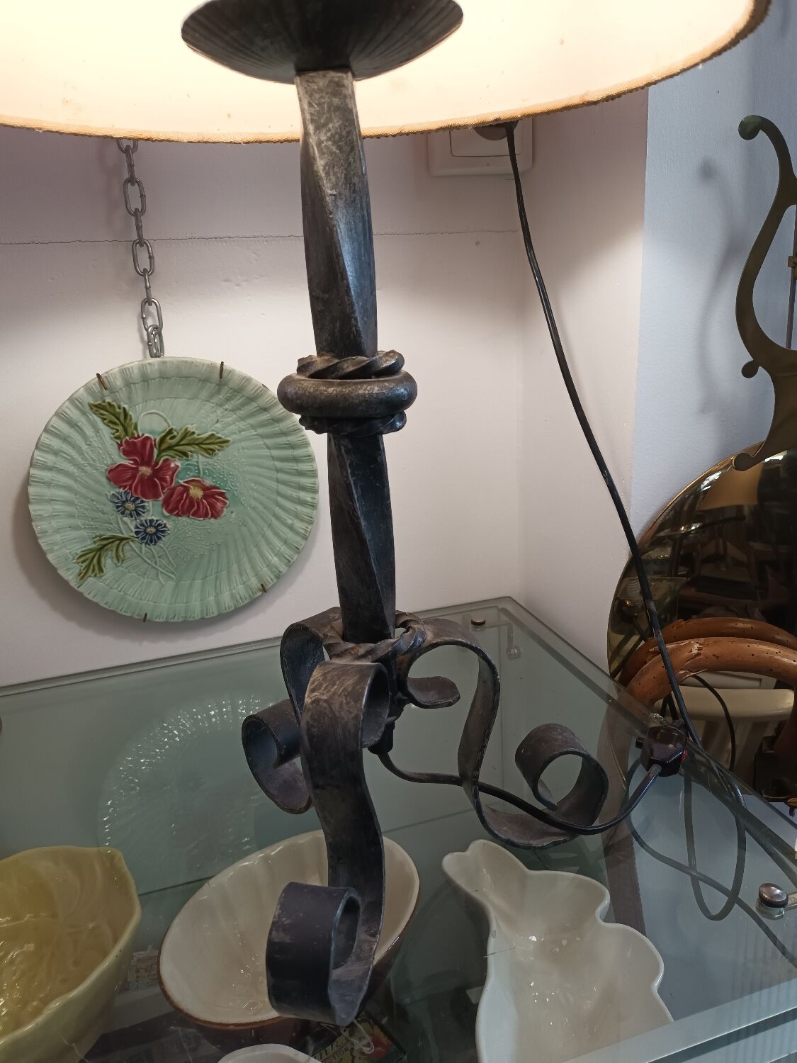 Wrought iron lamp to pose