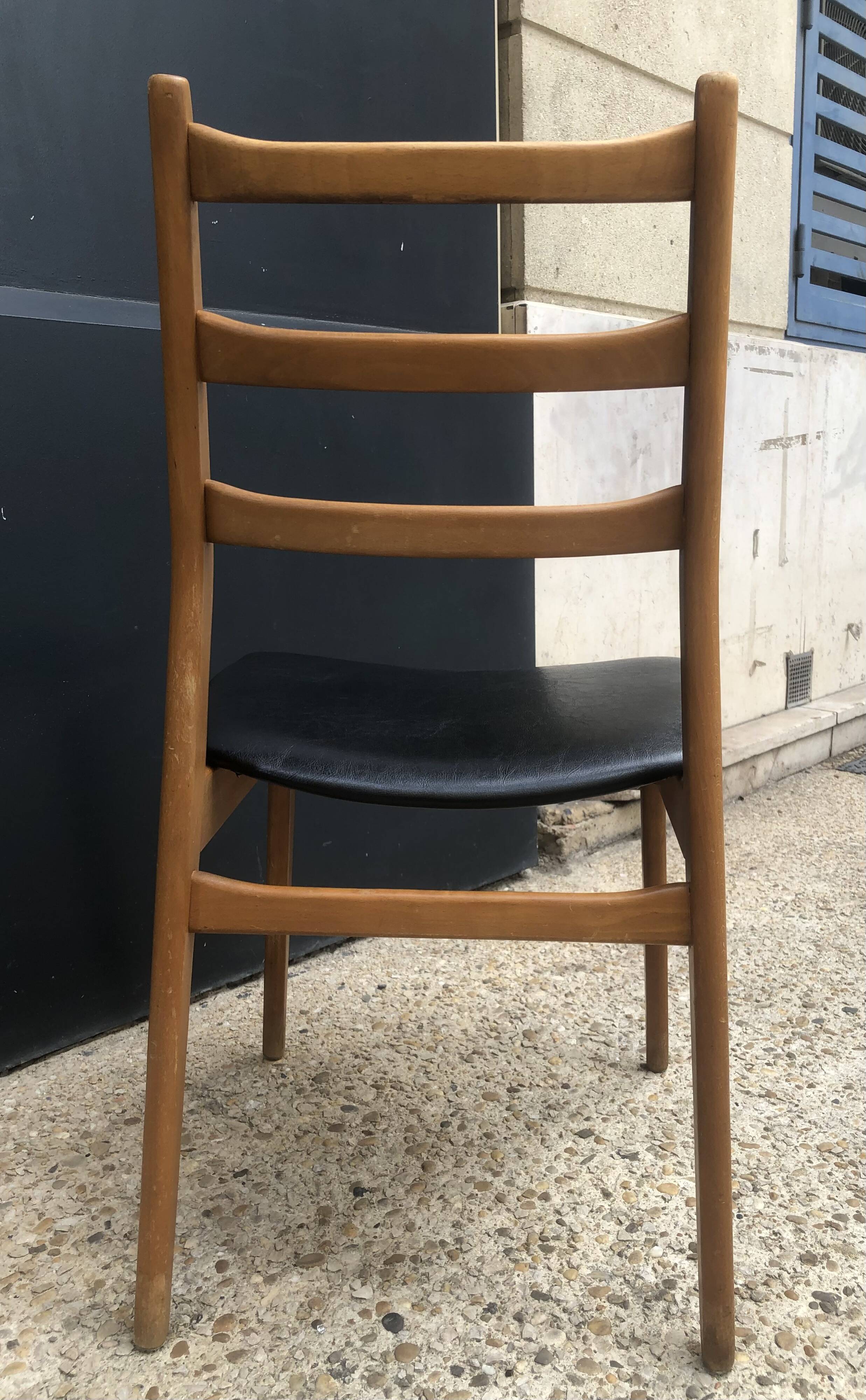 4 chaises années 60/70 bois et skaï noir