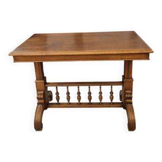 Serving table with mechanism