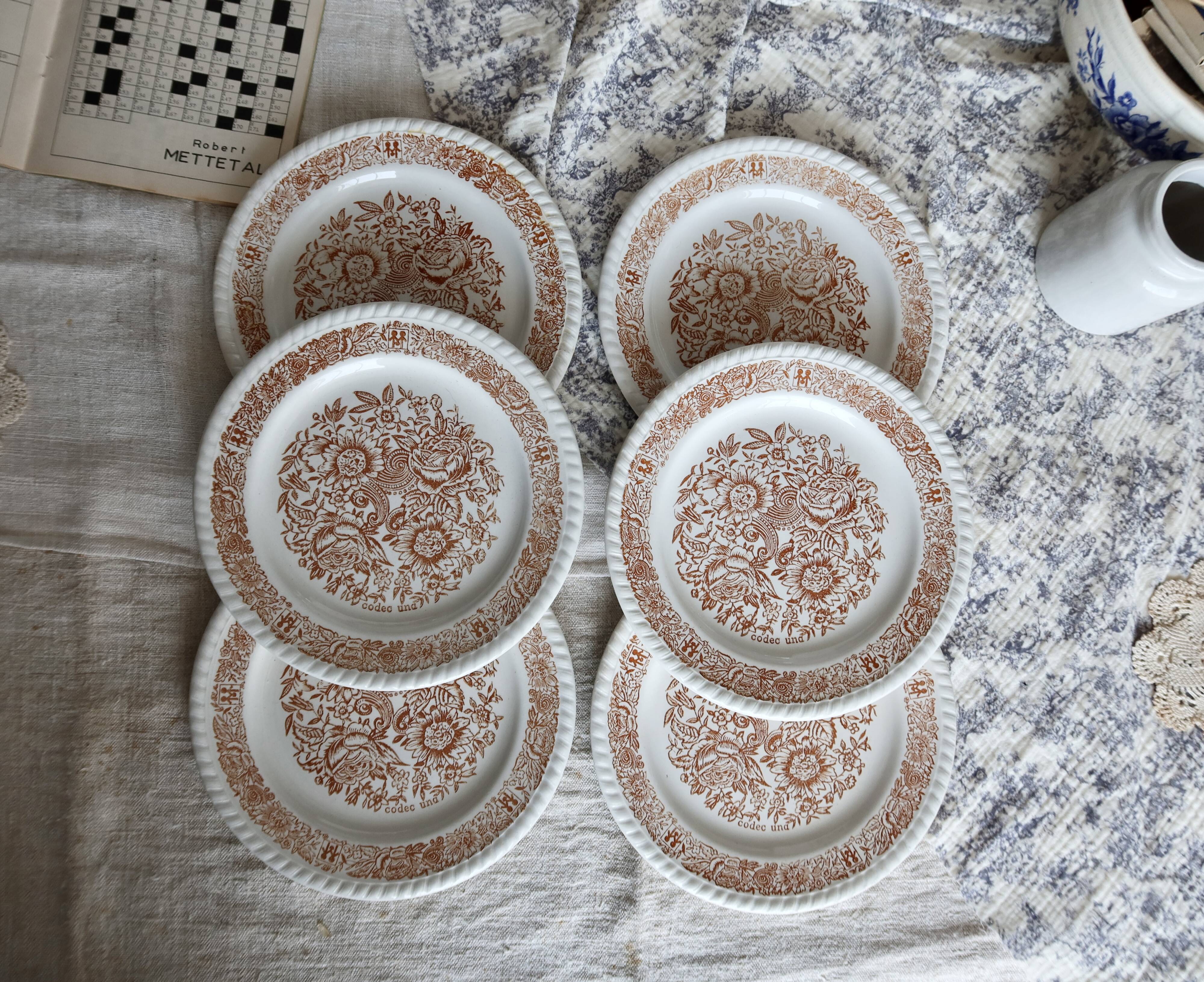 6 assiettes à dessert vintage fleuries – Codec – Décor brun rustique