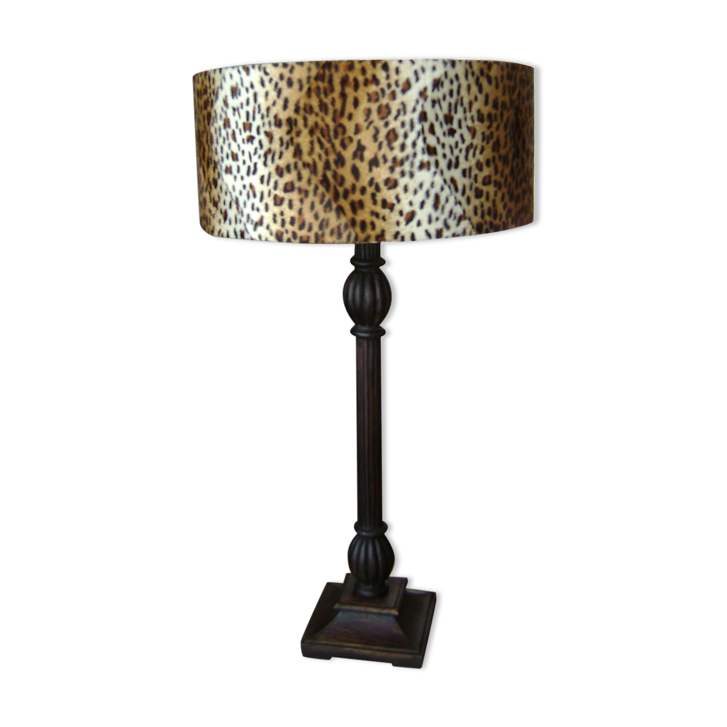 Table lamp with leopard lampshade