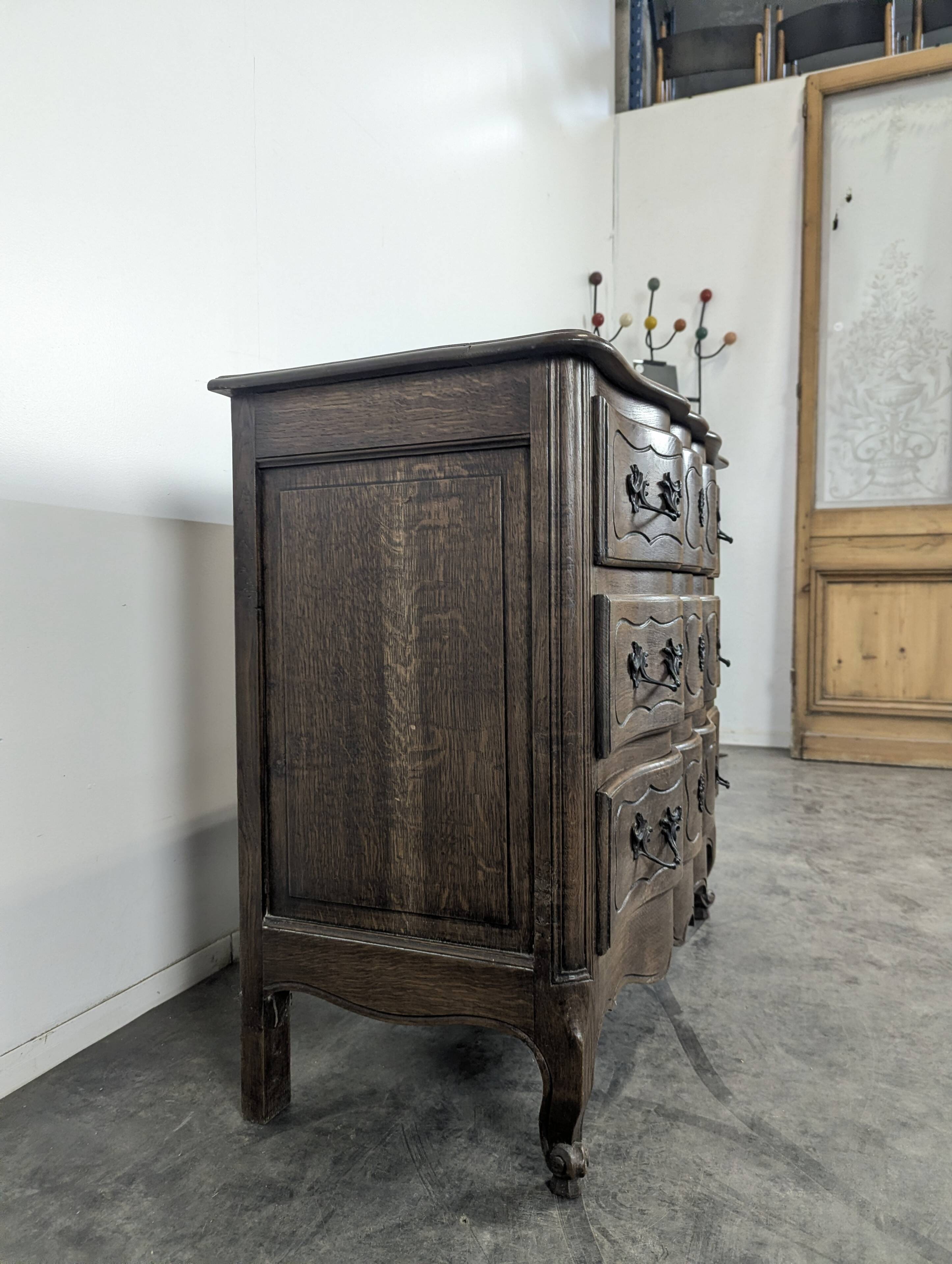 Commode arbalète de style Louis XV néo rustique en chêne
