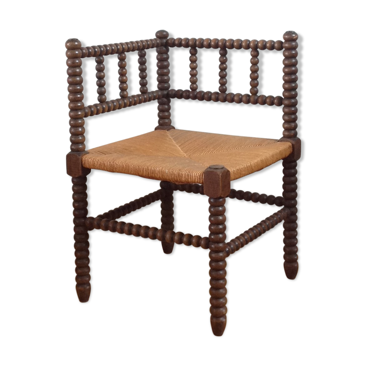 Mulched wood corner chair