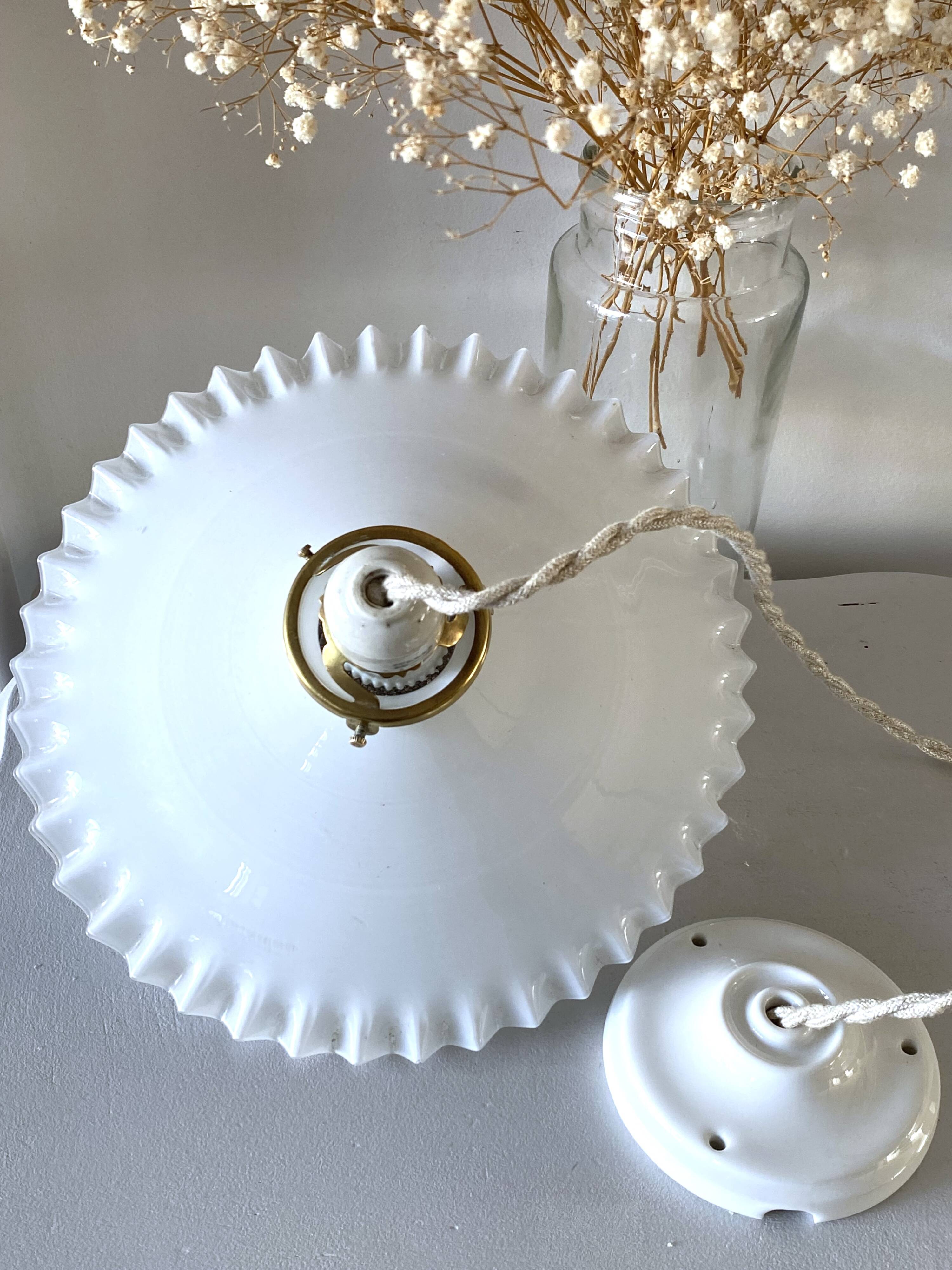 Suspension en opaline