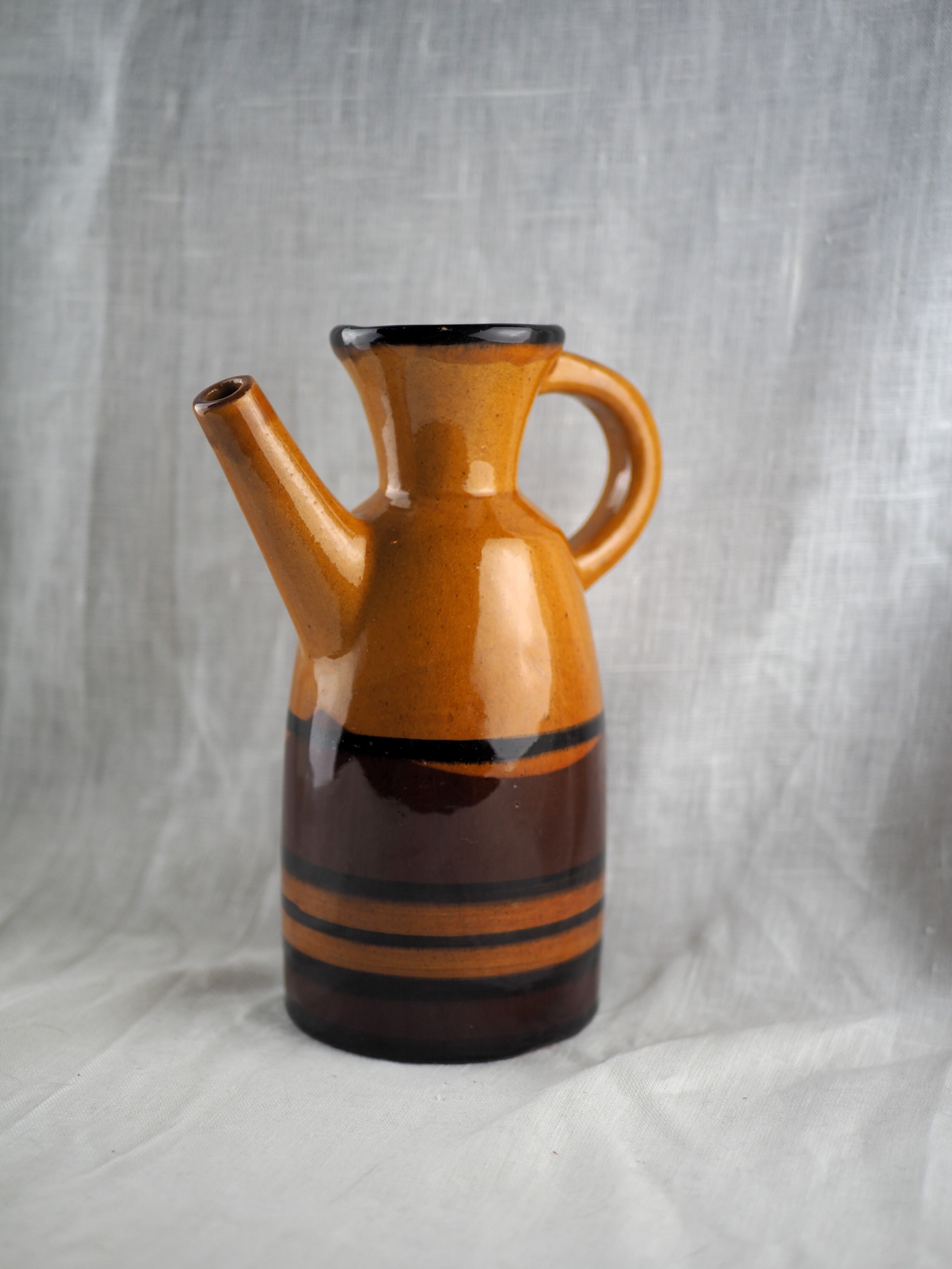 Water pitcher, vibe sixties black and ochre - anonymous - 50s / 60s