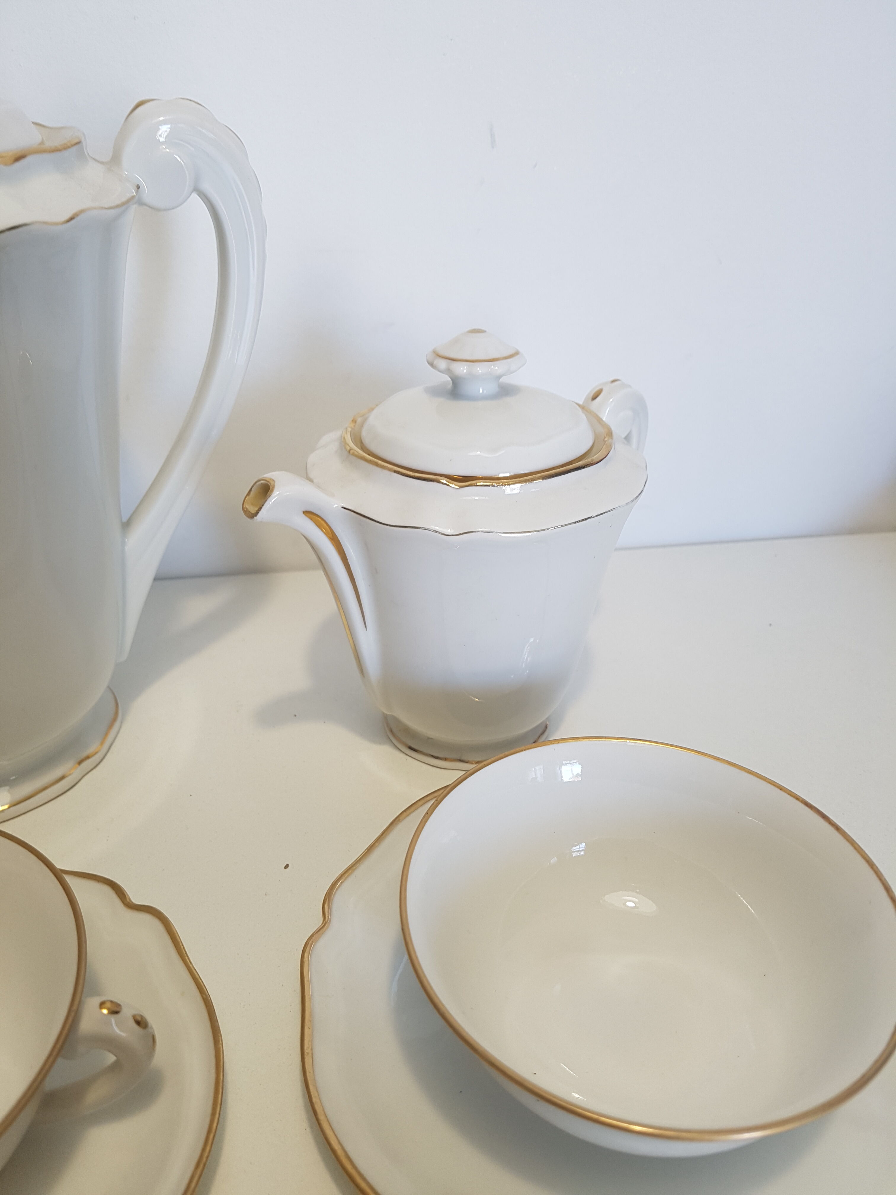 Coffee service in limoges porcelain, white and gold